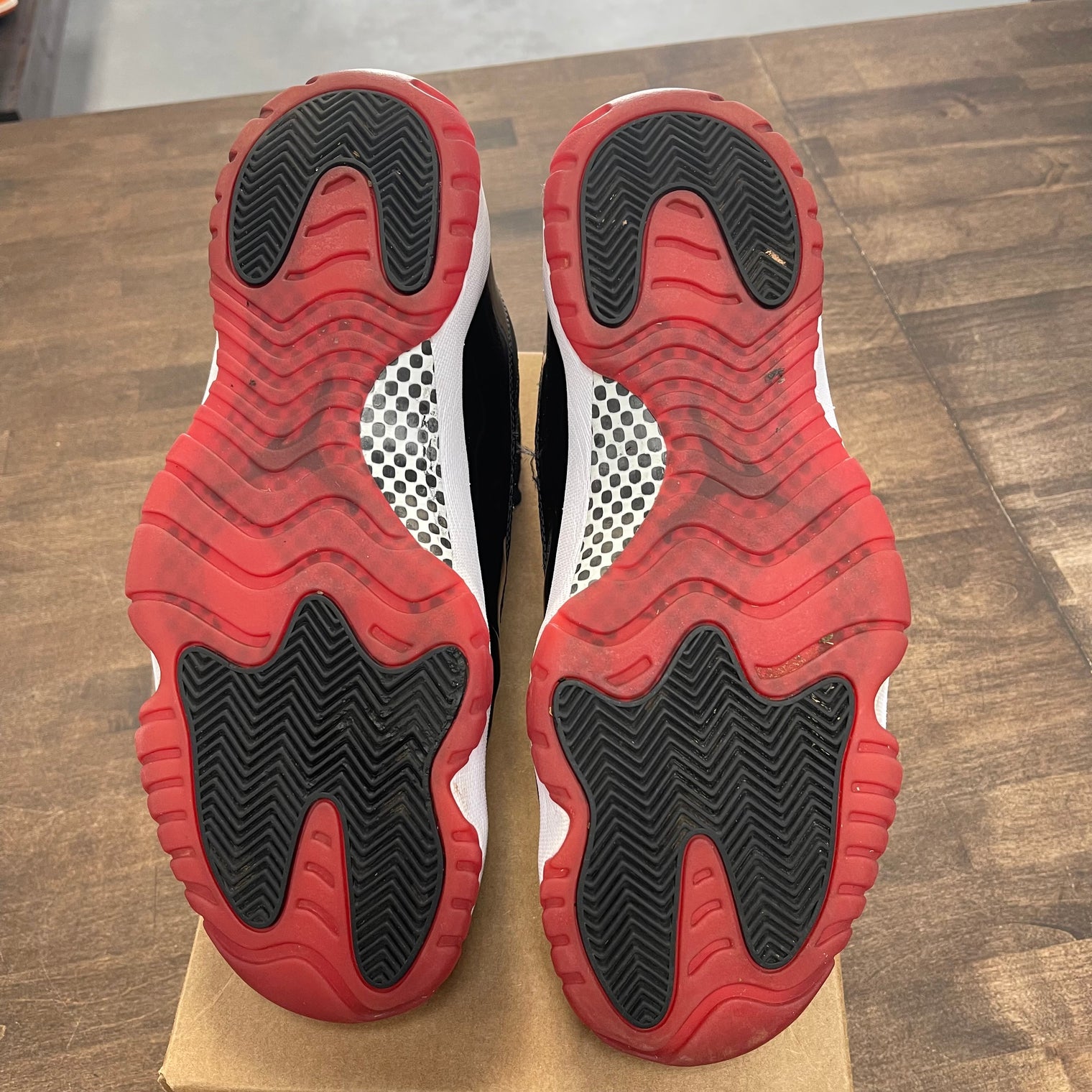 Bred Jordan 11 (2019) (USED,No Box)