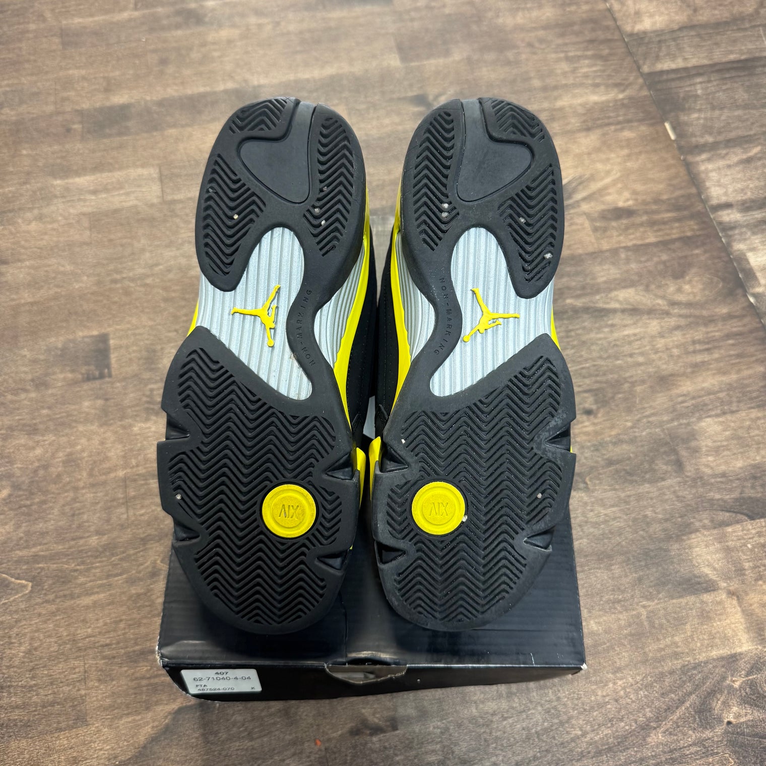 Thunder Jordan 14 Retro (USED)