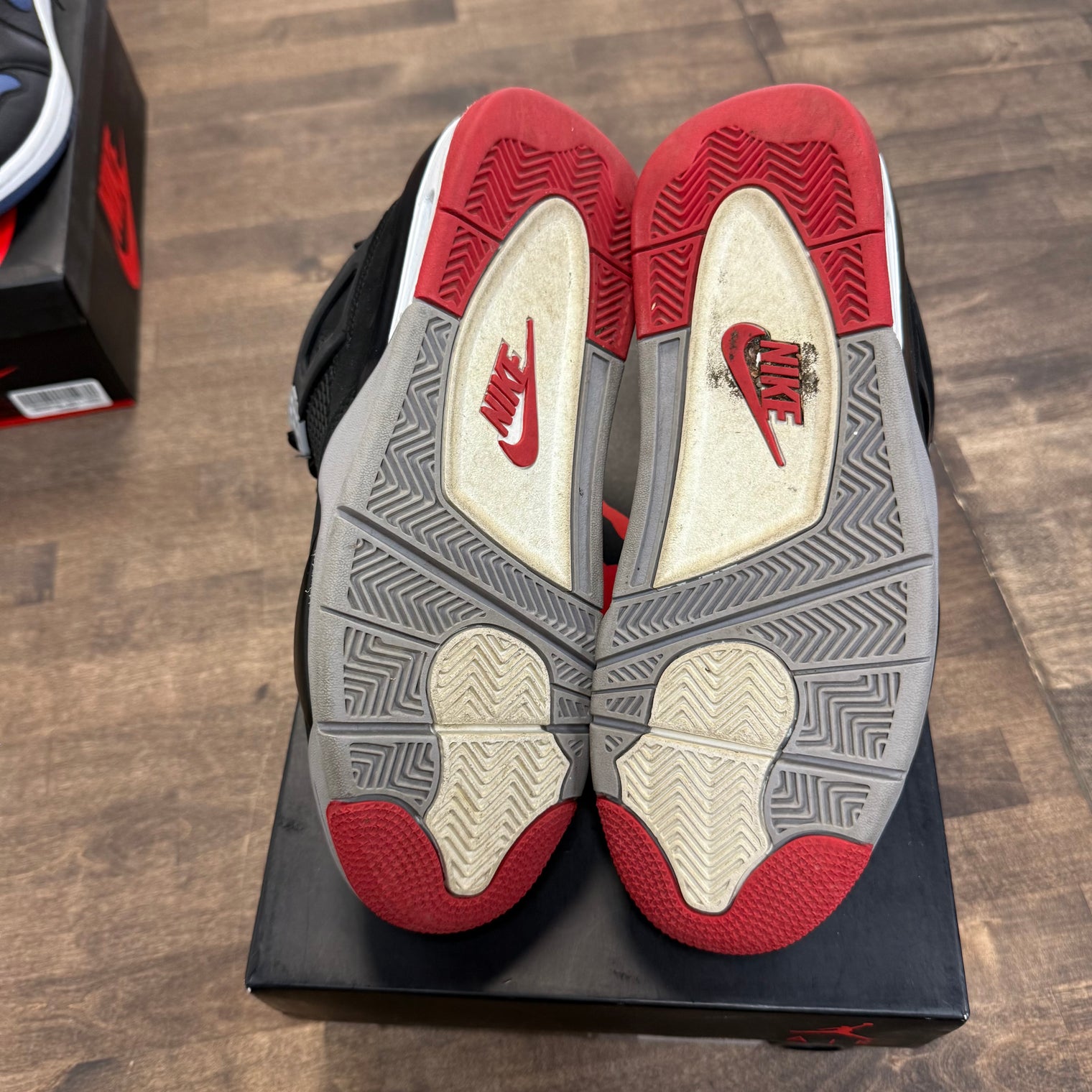 Bred Jordan 4 2019 (USED)