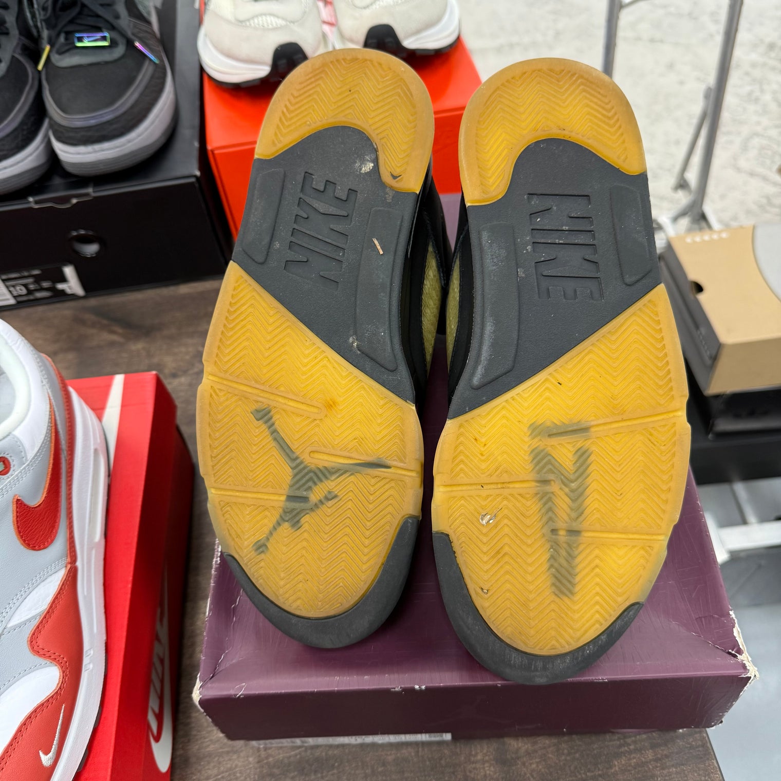 A Ma Maniere Jordan 5 Dusk (USED)