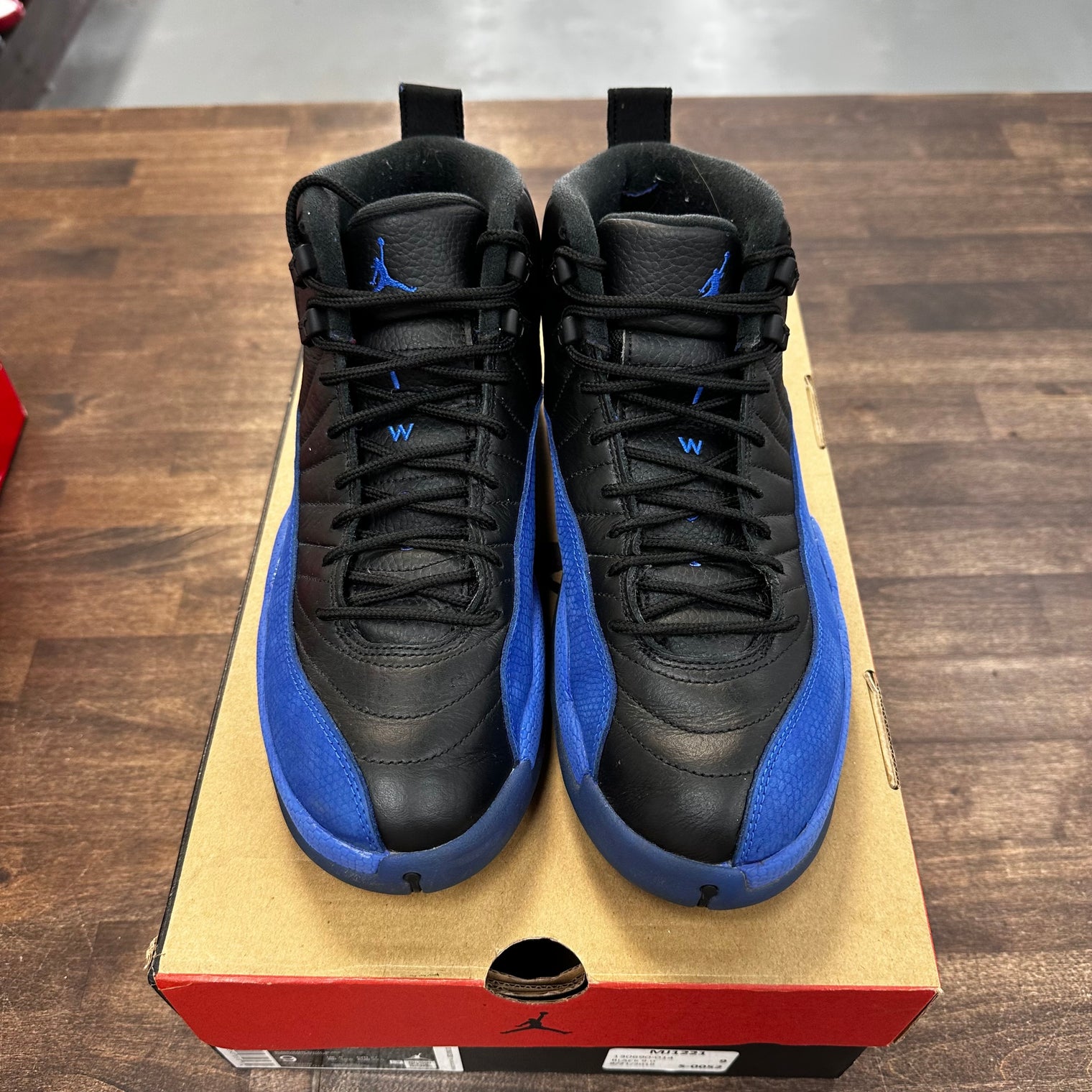 Hyper Royal Jordan 12 (USED)