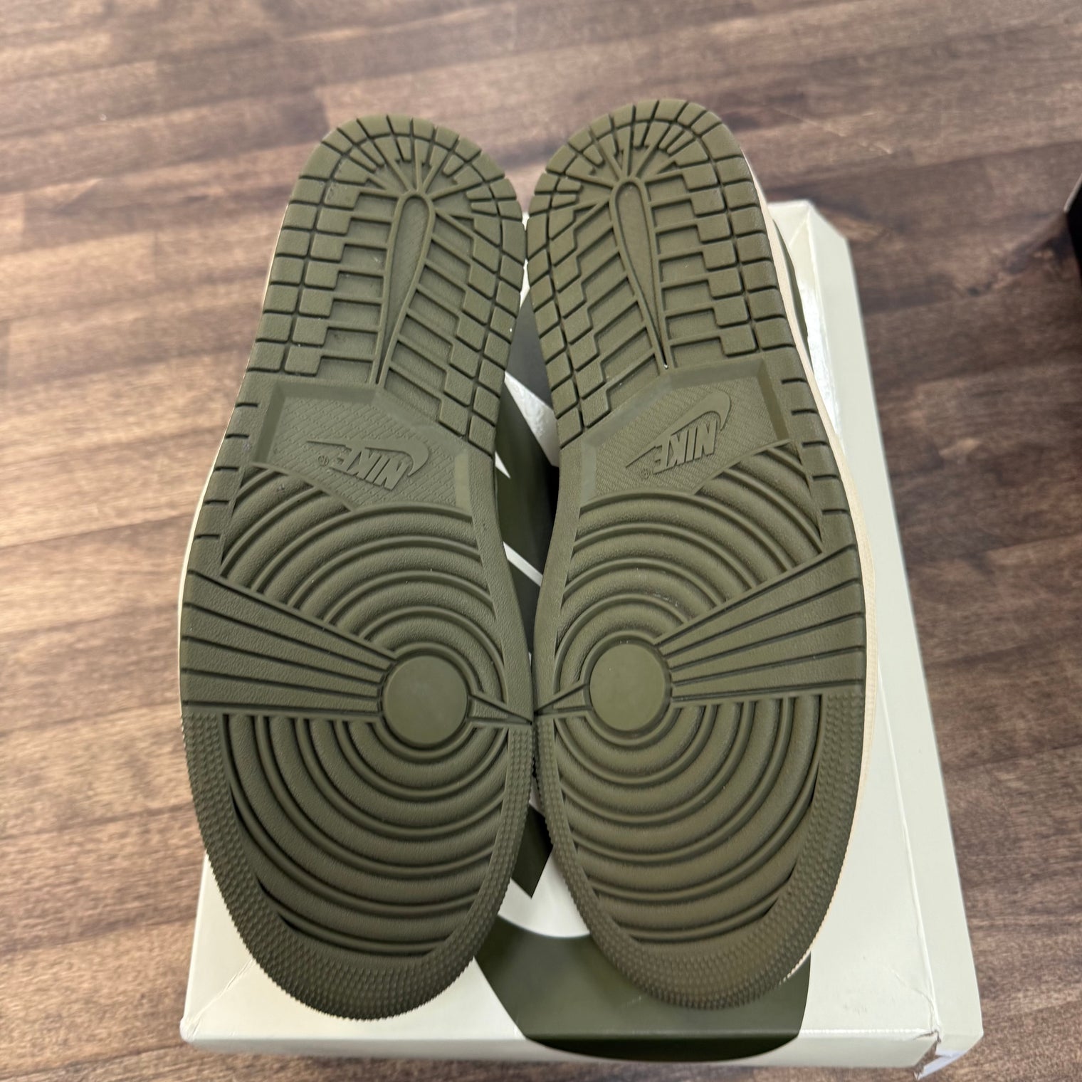 Olive Travis Scott Jordan 1 Low (W) (USED)