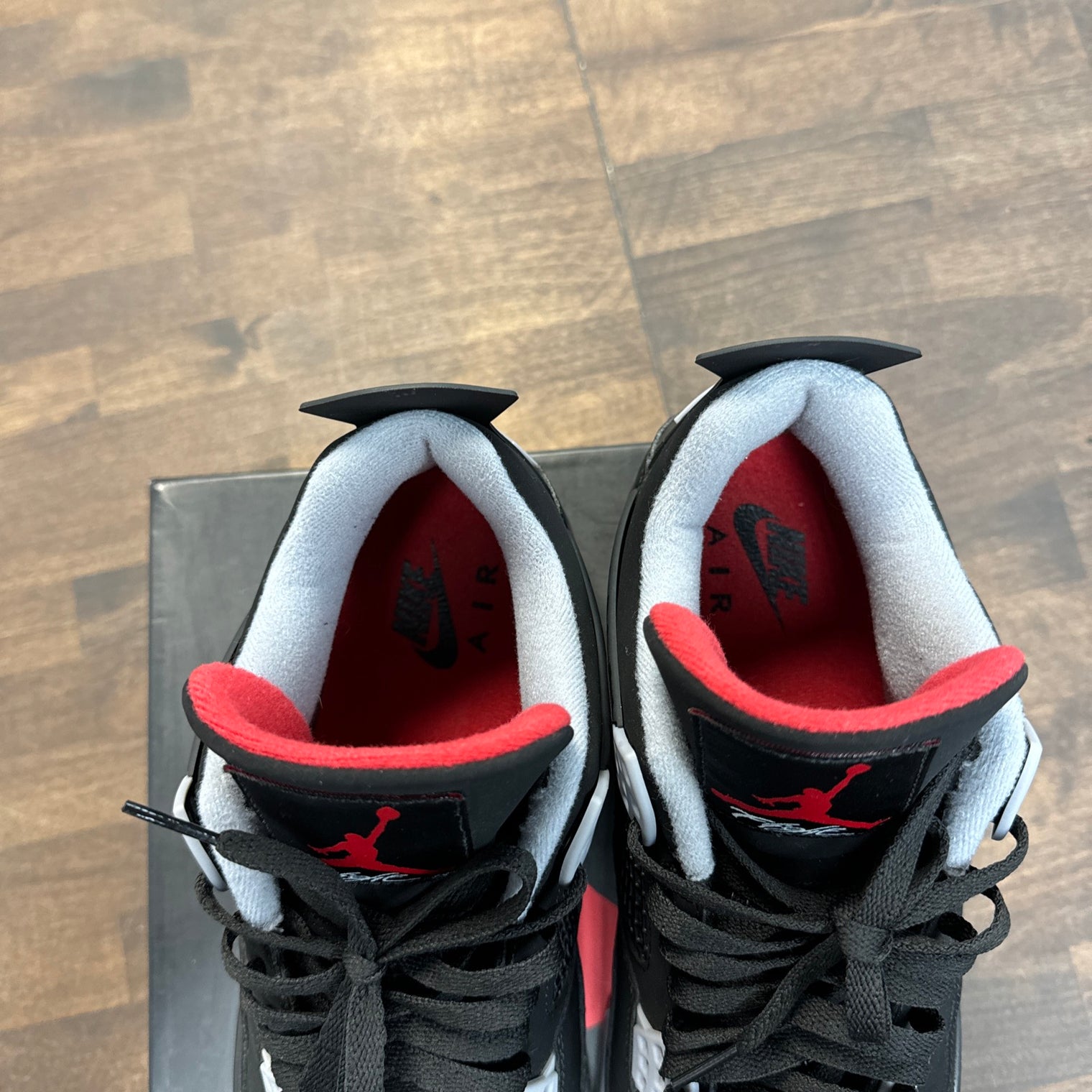 Bred Jordan 4 2019 (USED)