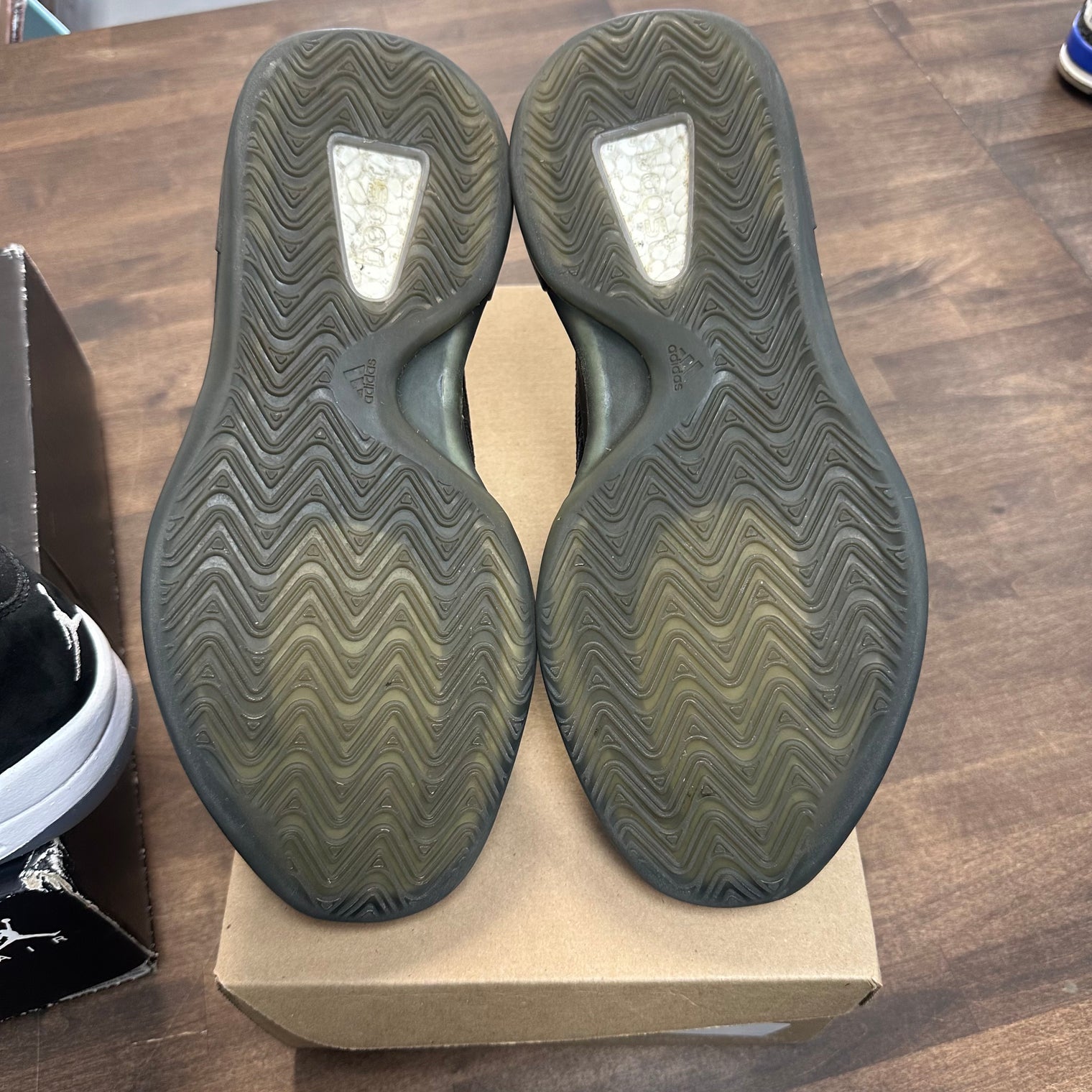 Onyx QNTM Adidas Yeezy (USED, No Box)