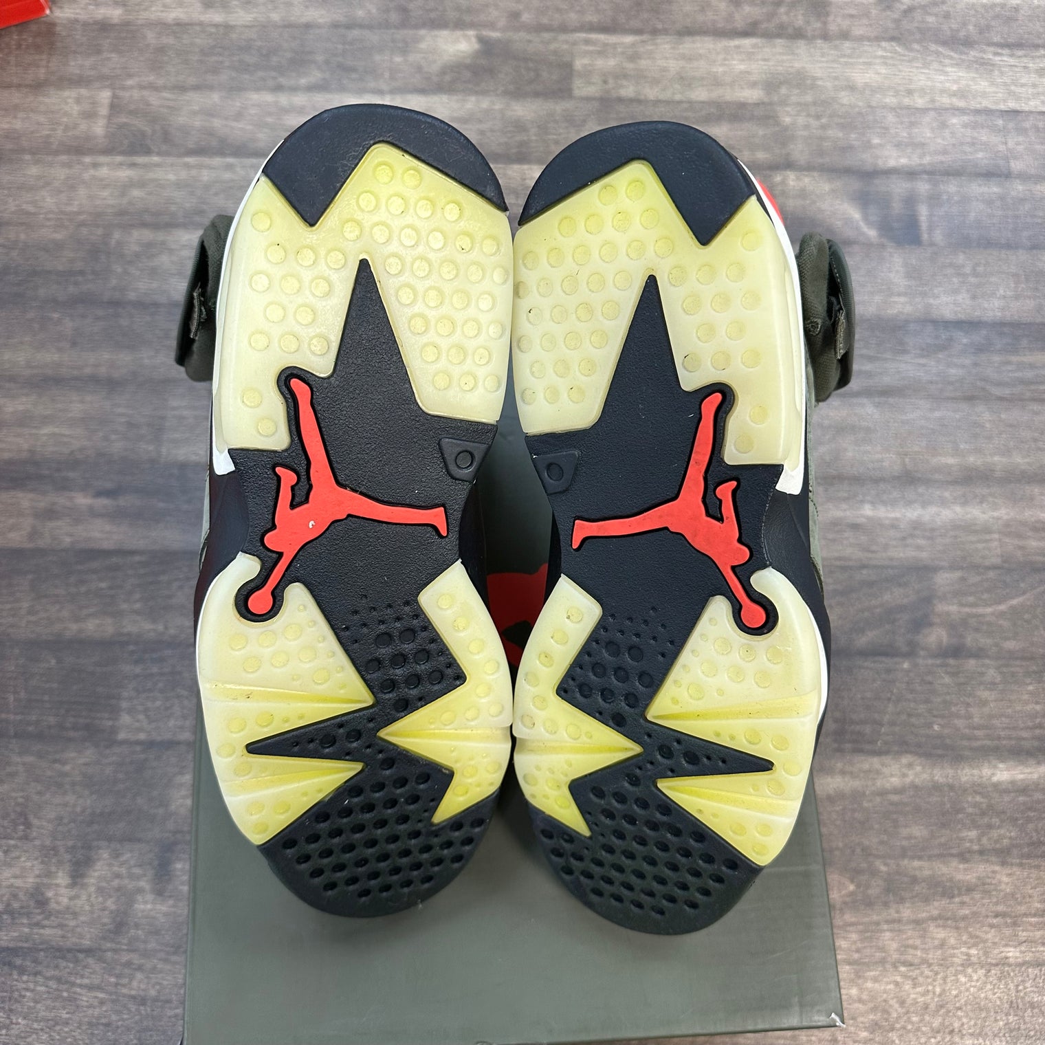 Travis Scott Olive Jordan 6 Retro (USED)