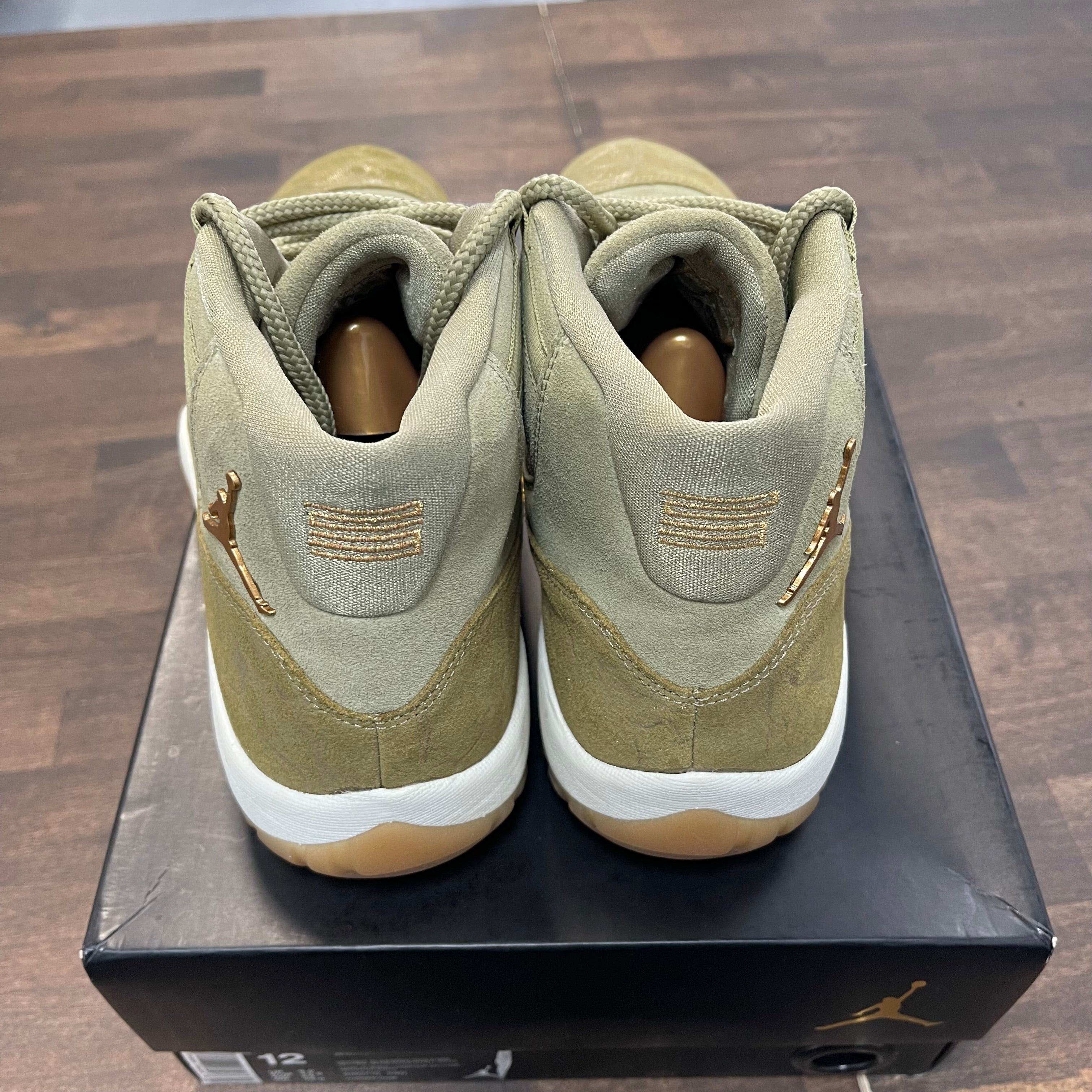 Olive Lux Jordan 11 W USED