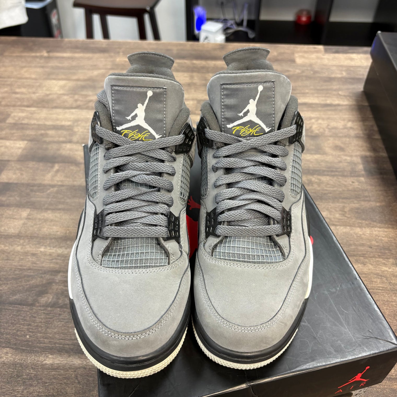 Cool Grey Jordan 4 Retro (USED)