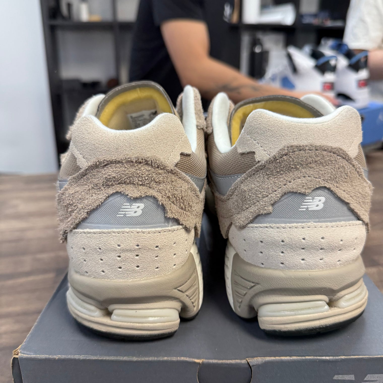 Protection Pack Driftwood New Balance 2002R (USED)