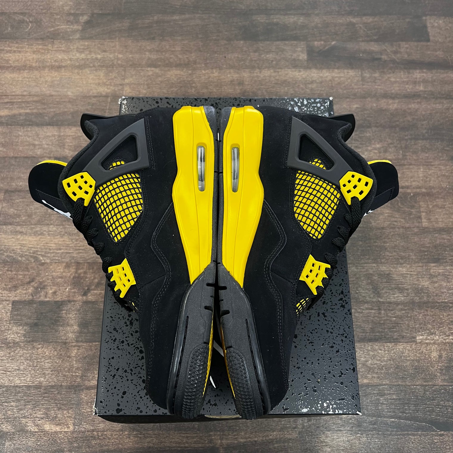 Yellow Thunder Jordan 4 (USED)