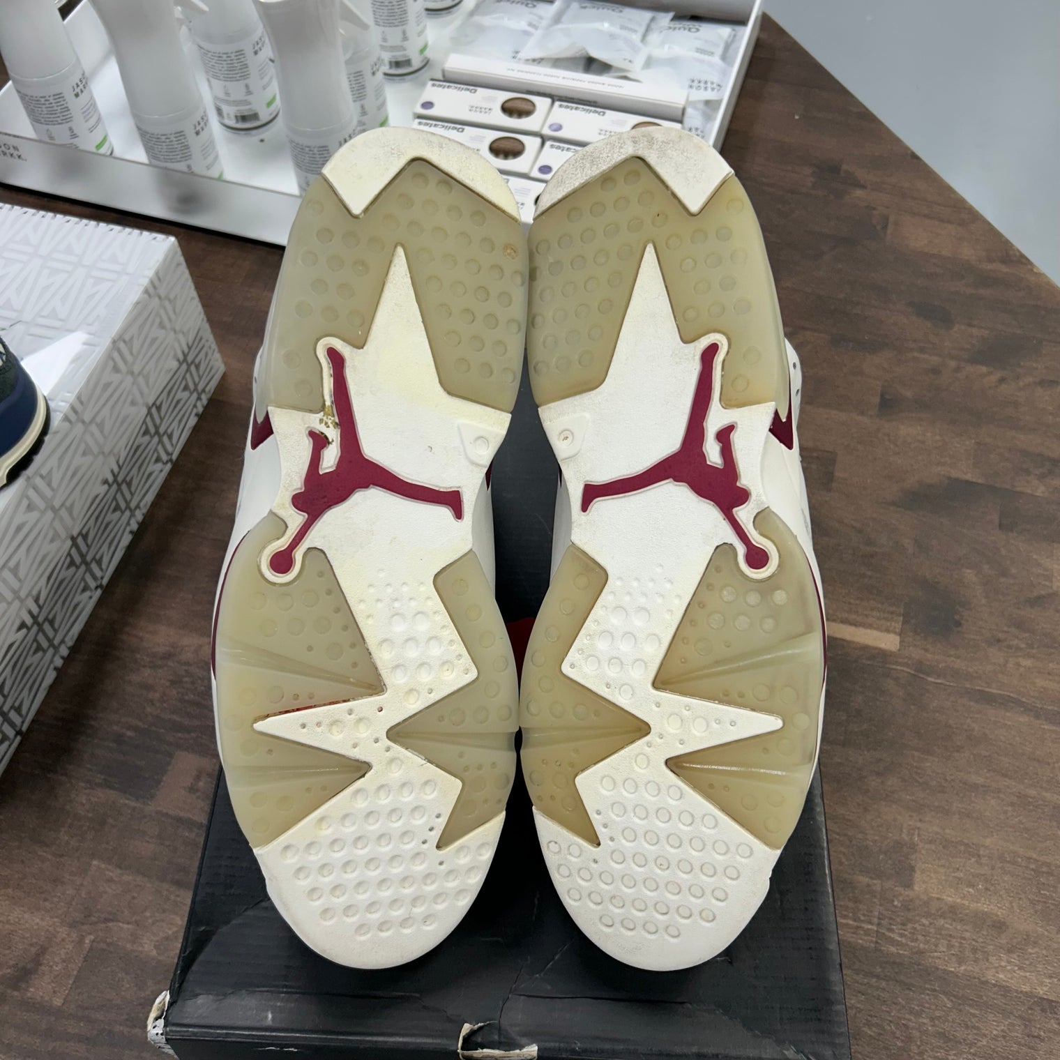 Maroon Jordan 6 Retro (USED)