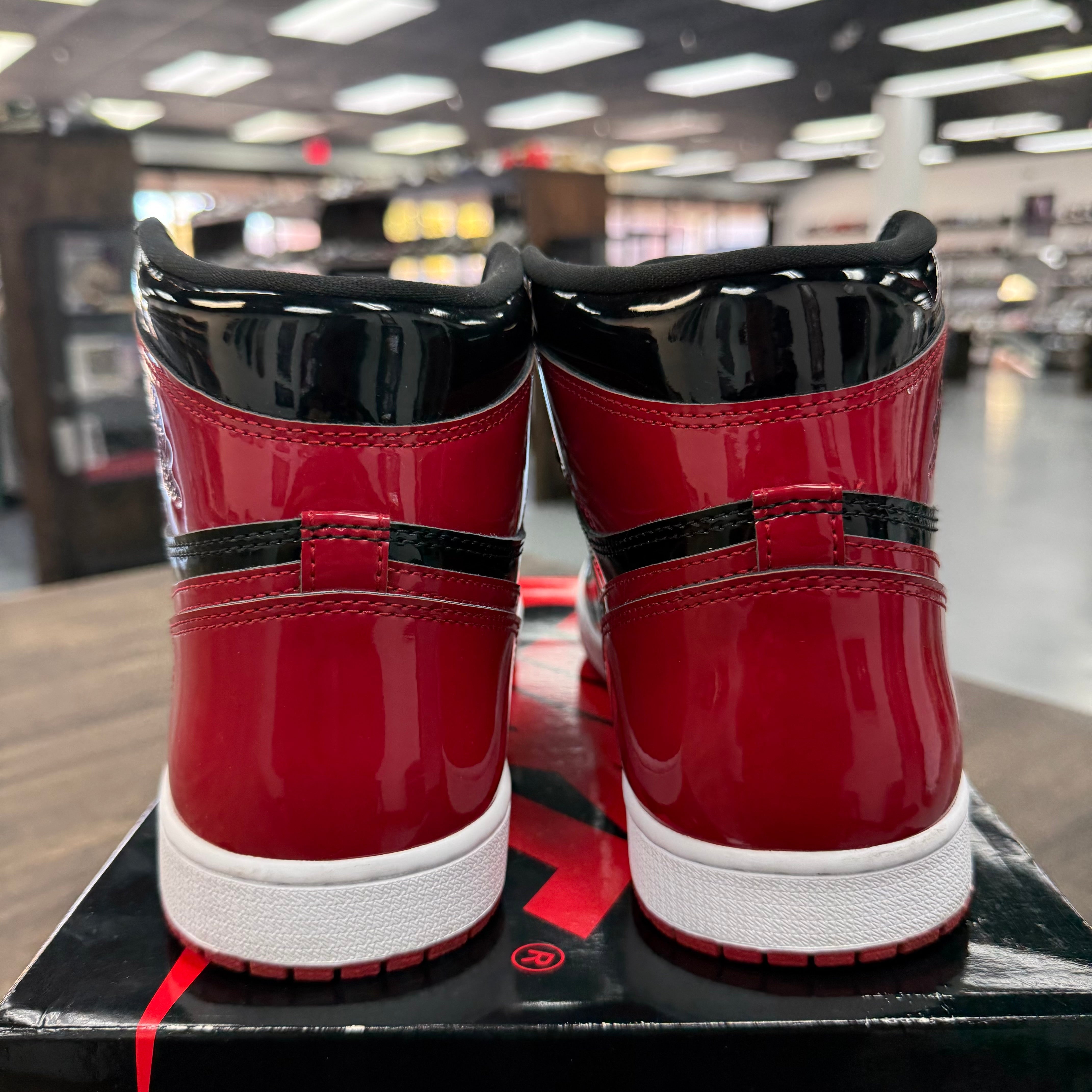 Jordan Patent Bred Jordan 1 Retro High OG (USED) Size 11.5 (Pre-Owned) - Image 4