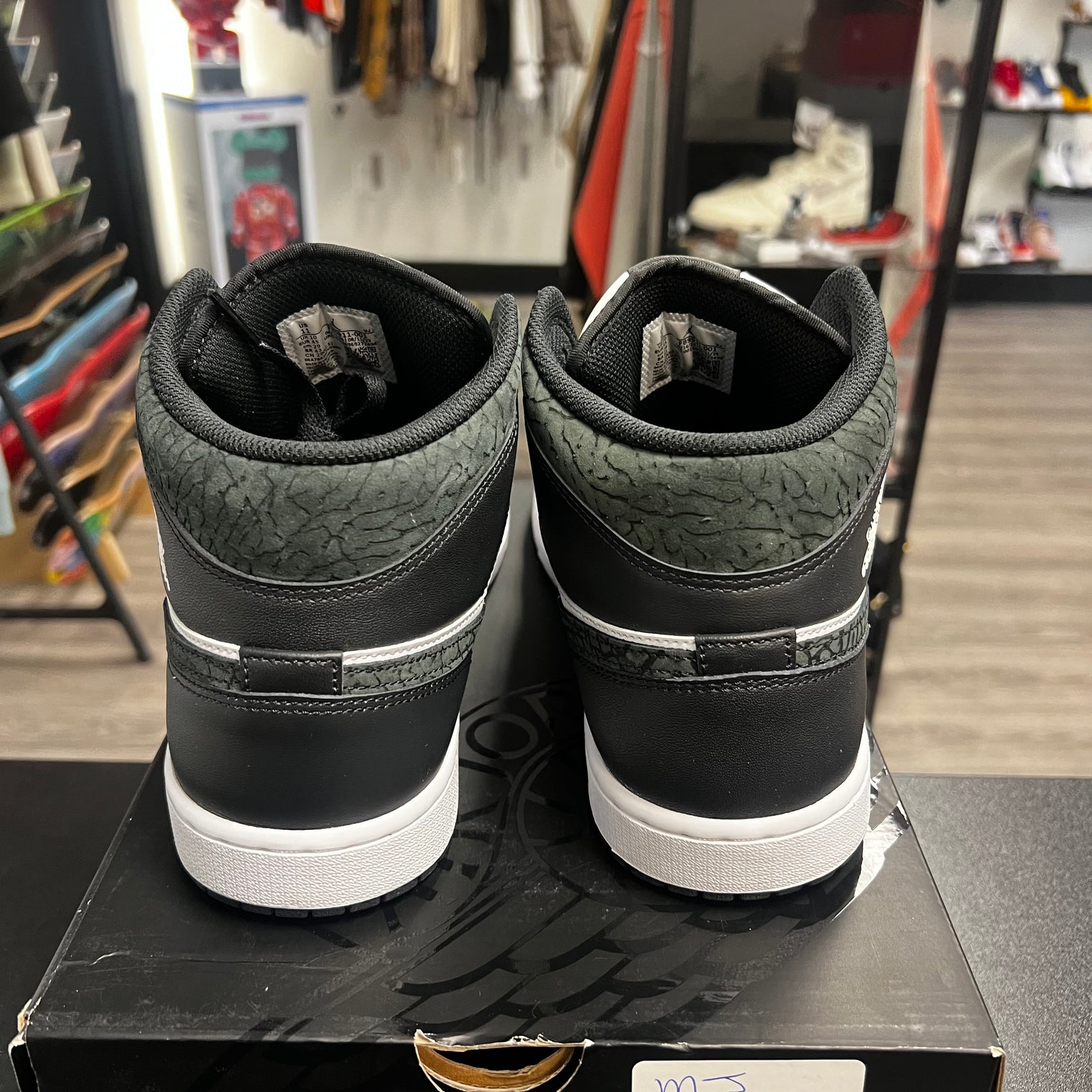 Panda Elephant Jordan 1 Mid SE (USED)