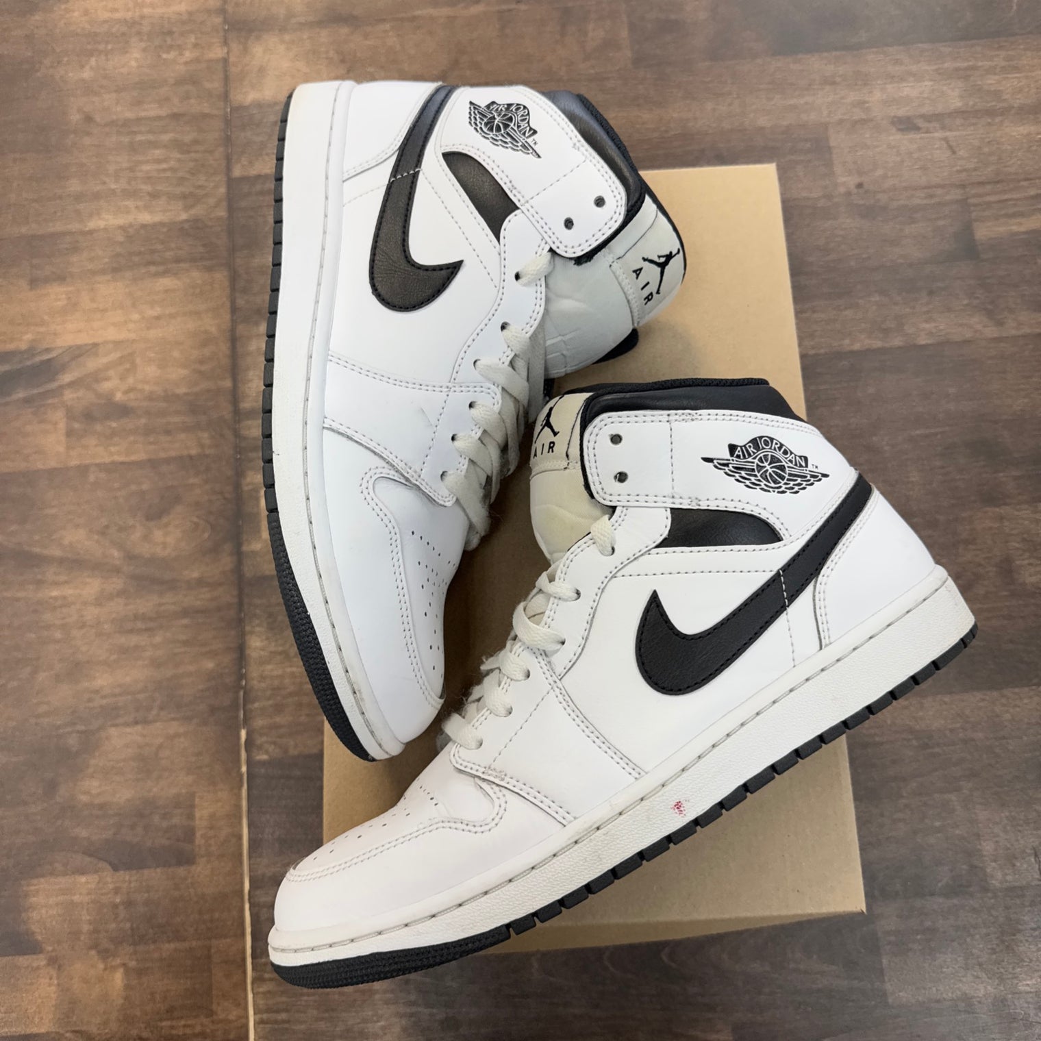 White Black Jordan 1 Mid (USED, No Box)