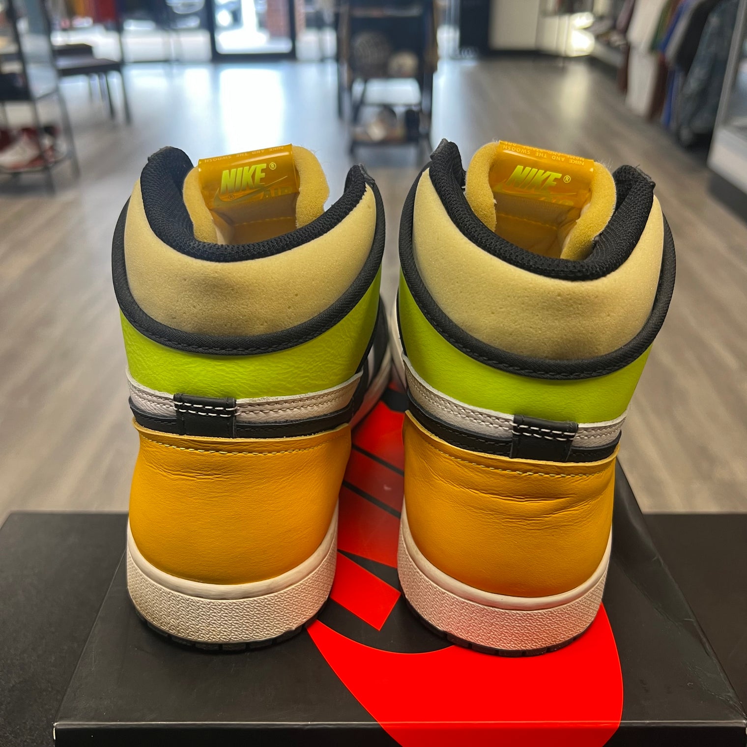 Volt Jordan 1 Retro High (USED)