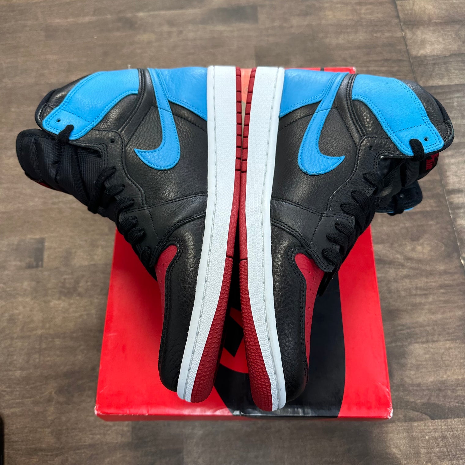 (W) NC To Chi Jordan 1 (Lightly Worn)