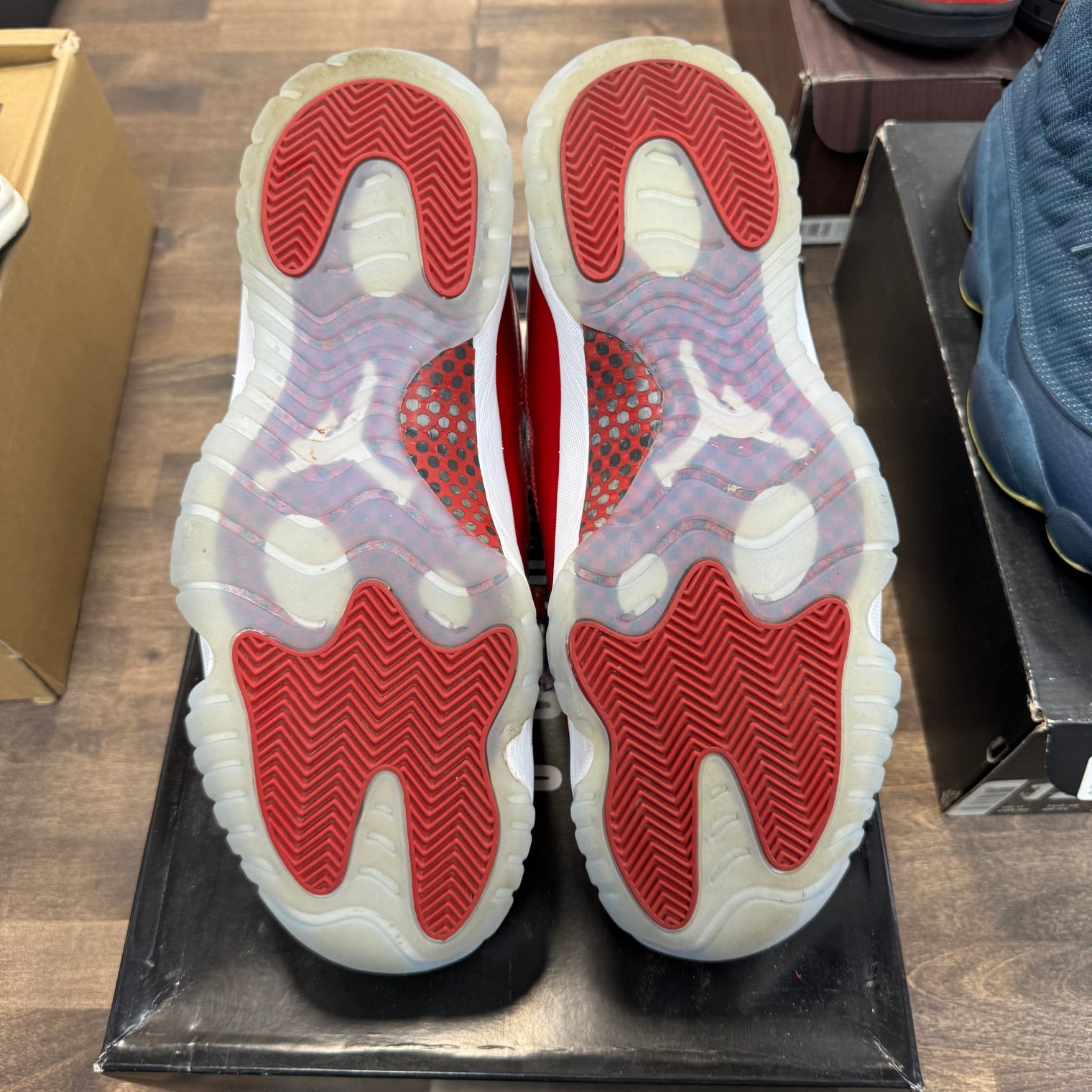 Cherry Jordan 11 (2022) (USED)