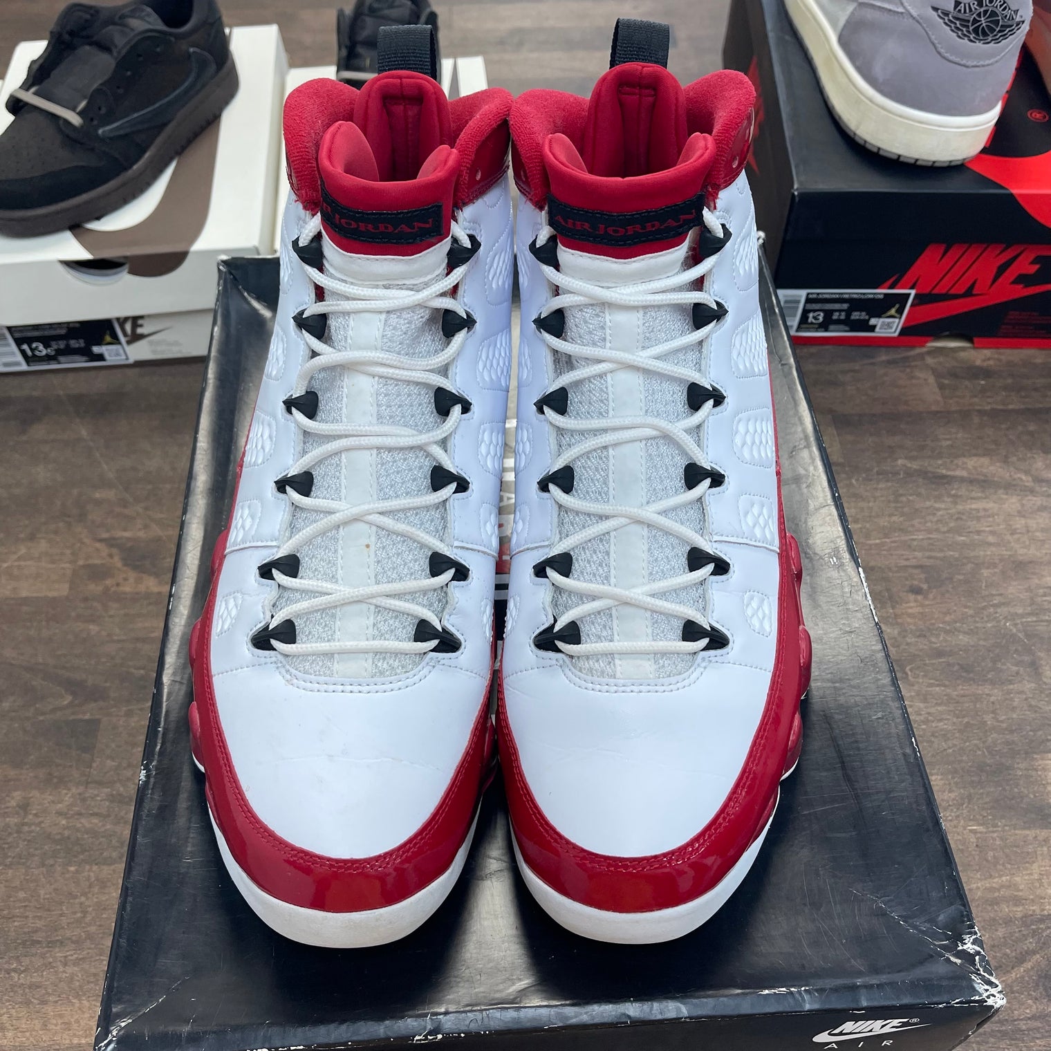 Gym Red Jordan 9 (USED)