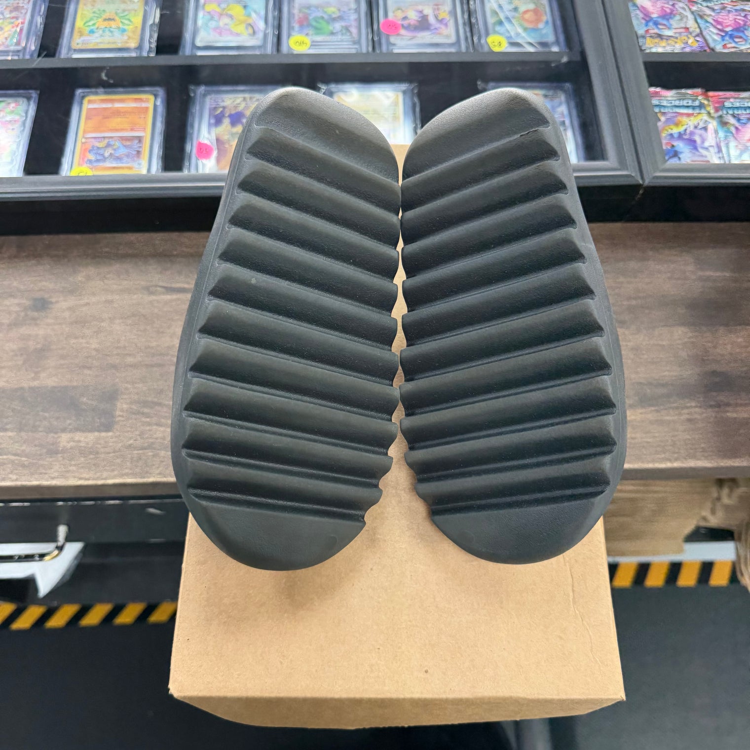 Onyx Yeezy Slide (USED, No Box)