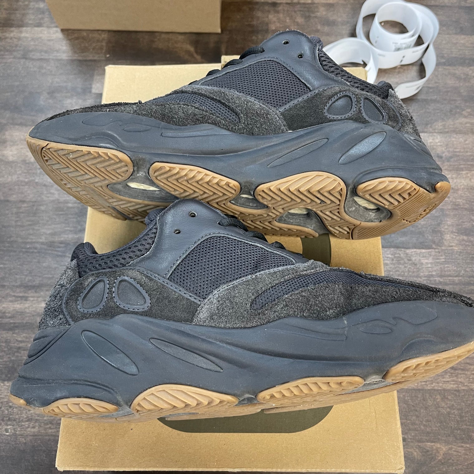 Utility Black Yeezy 700 (USED)