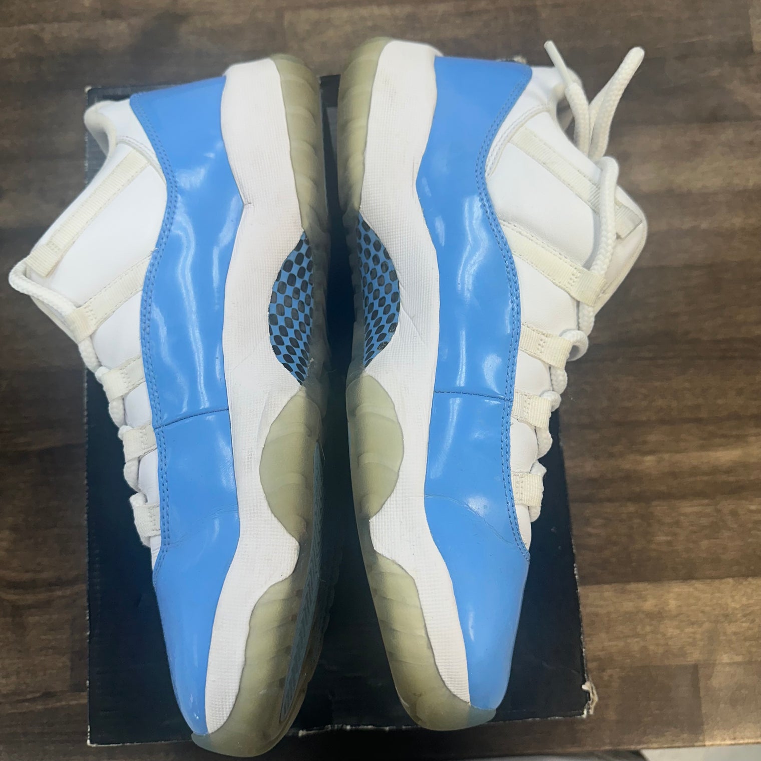 Air Jordan 11 Low UNC University Blue (Used)