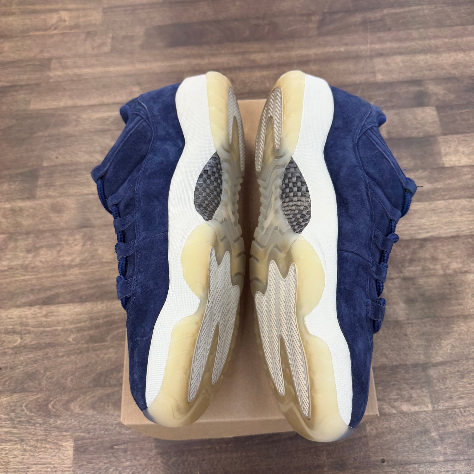 Derek Jeter Jordan 11 Retro Low (USED, No Box)