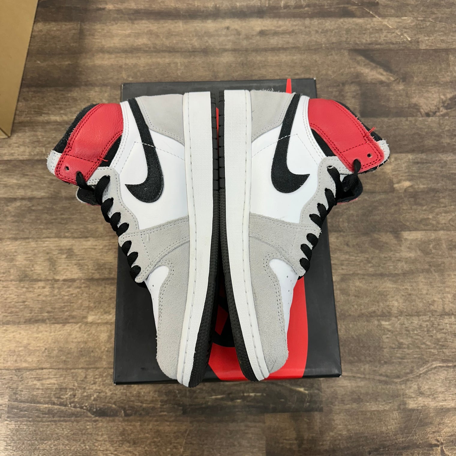 Light Smoke Grey Jordan 1 High Retro (GS) (USED)