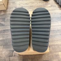 Onyx Yeezy Slide (USED, No Box)