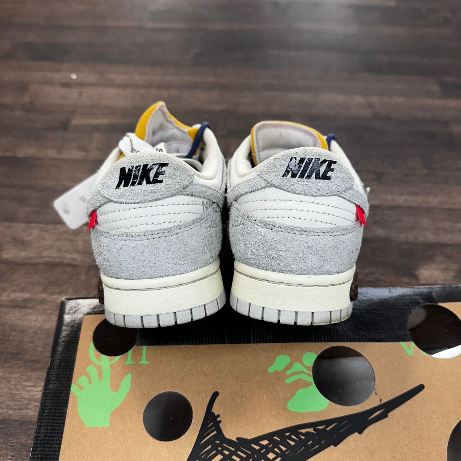 Lot 18 Off-White Nike Dunk Low (USED)