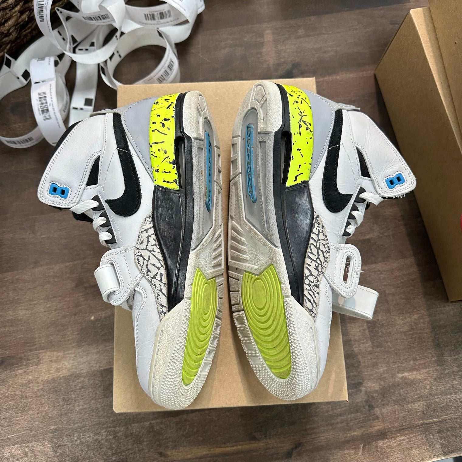 Jordan Legacy 312 Command Force Volt (US 9) (USED, No Box)
