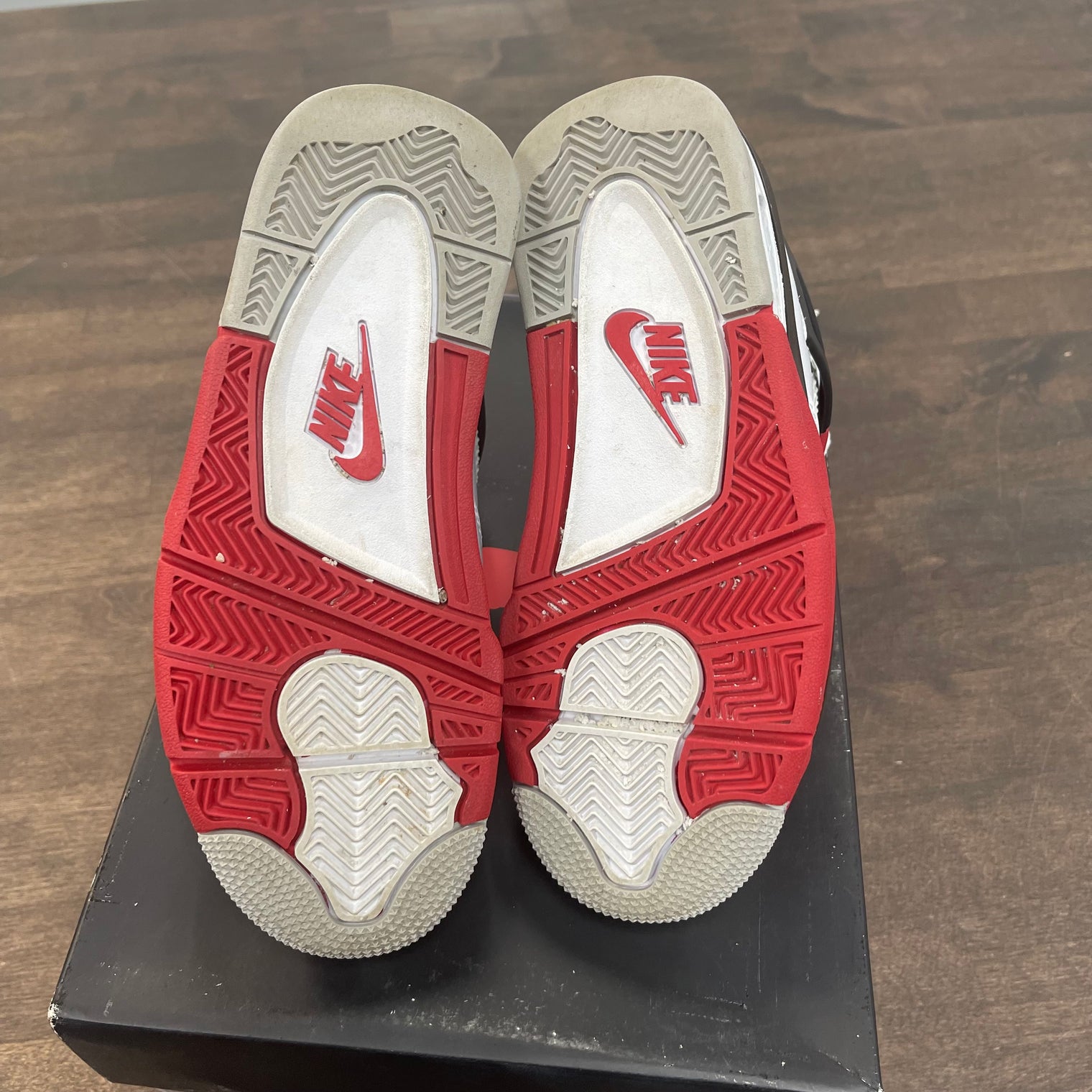 Fire Red Jordan 4 (USED)