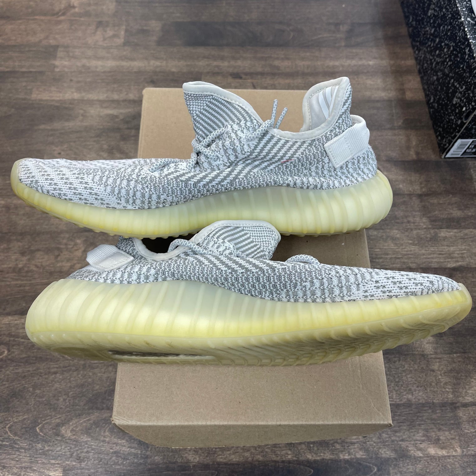 Static Yeezy 350 (USED, No Box,No Insole)
