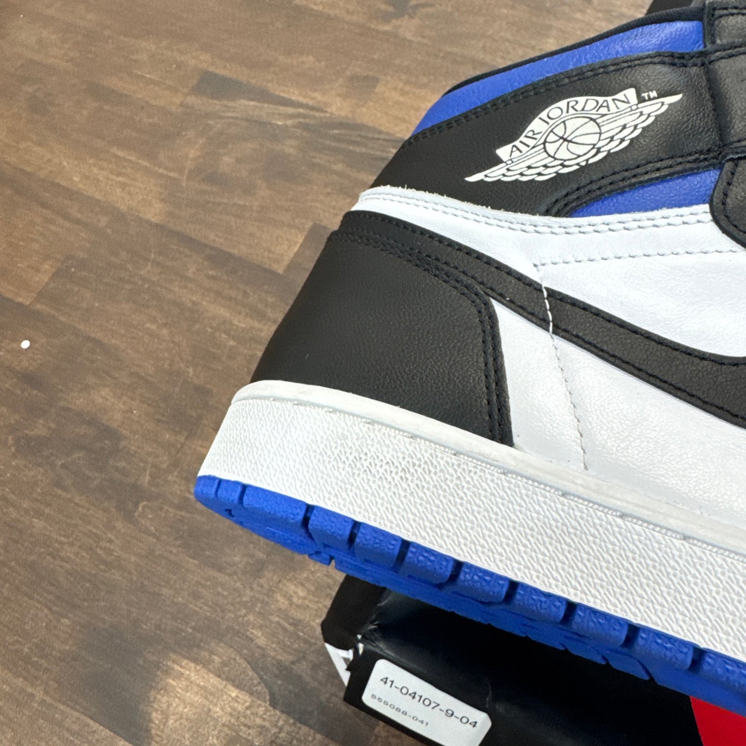 Royal Toe Jordan 1 Retro High (Damaged box, markings)