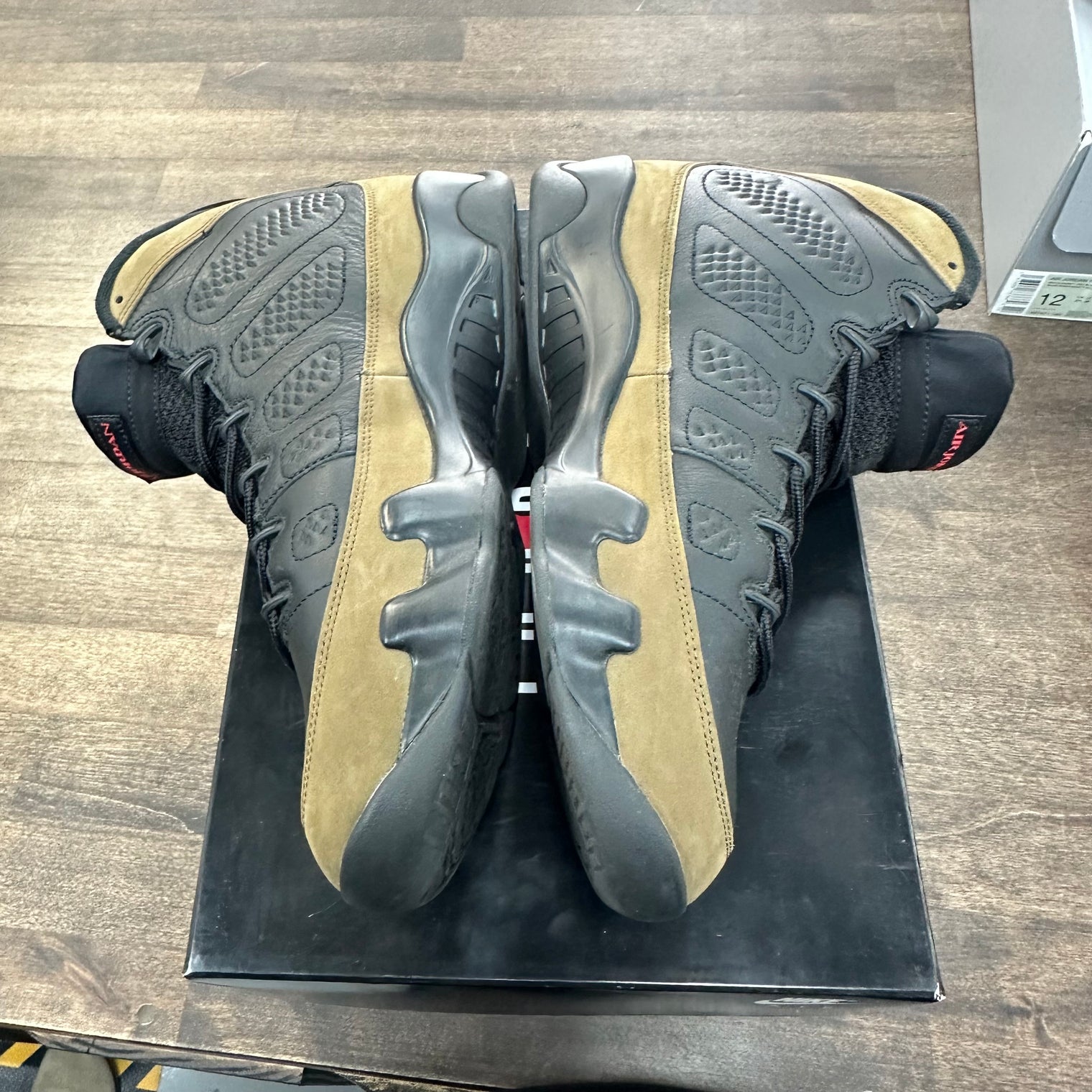 Olive Jordan 9 (USED)