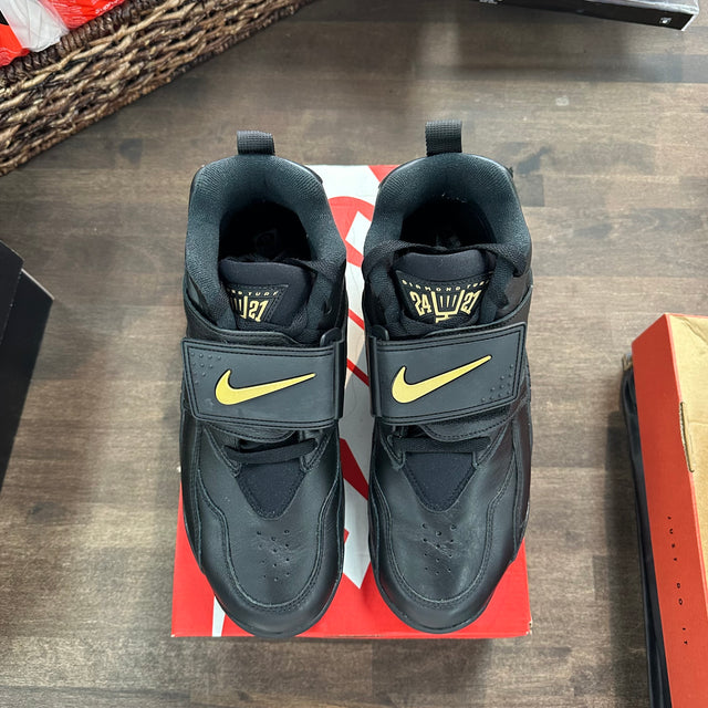 Signing Day Nike Air Diamond Turf (USED)