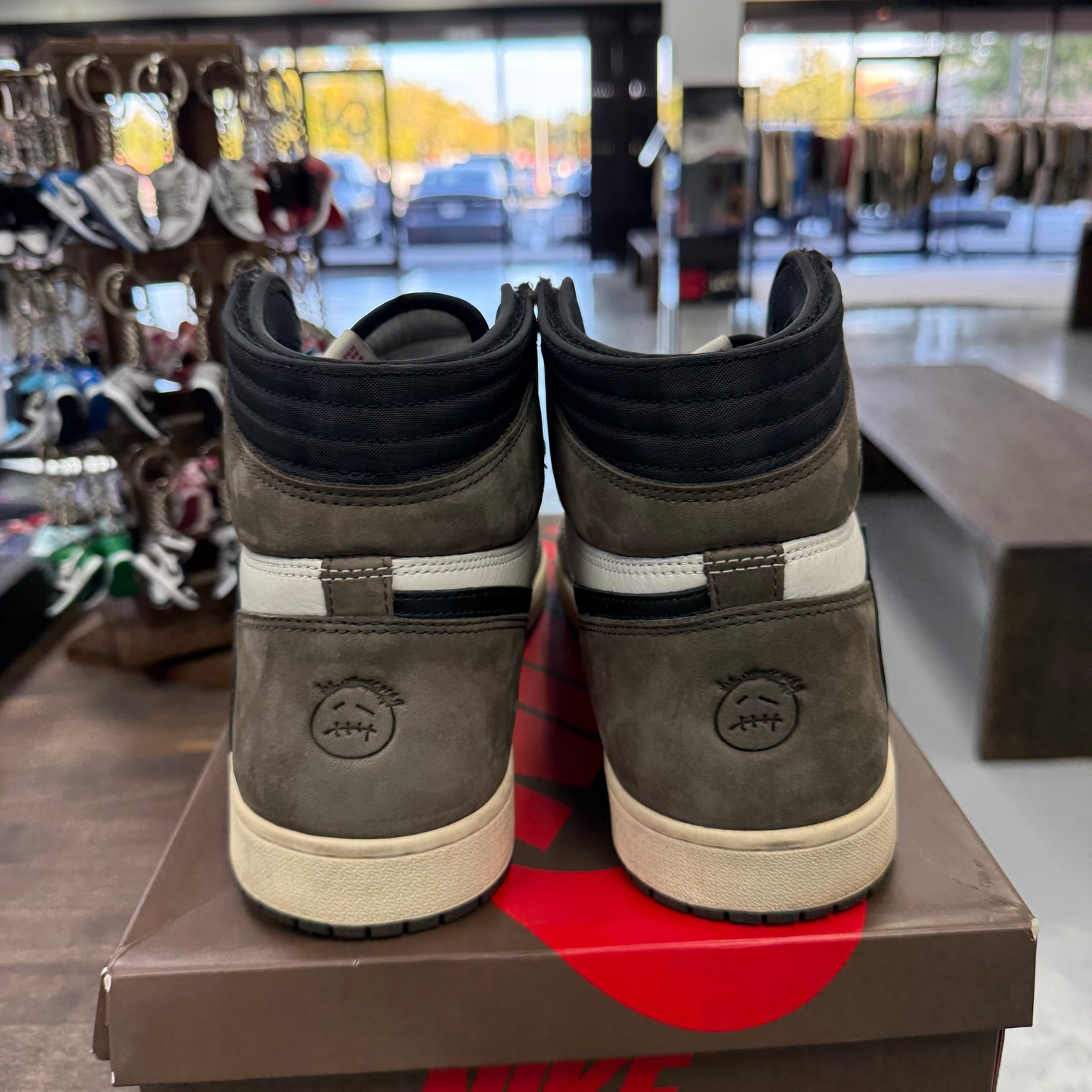 Travis Scott Mocha Jordan 1 Retro High OG SP (USED)