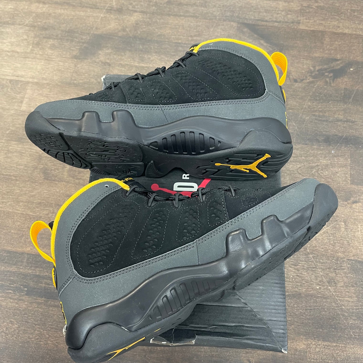 (GS) University Gold Jordan 9 (USED)