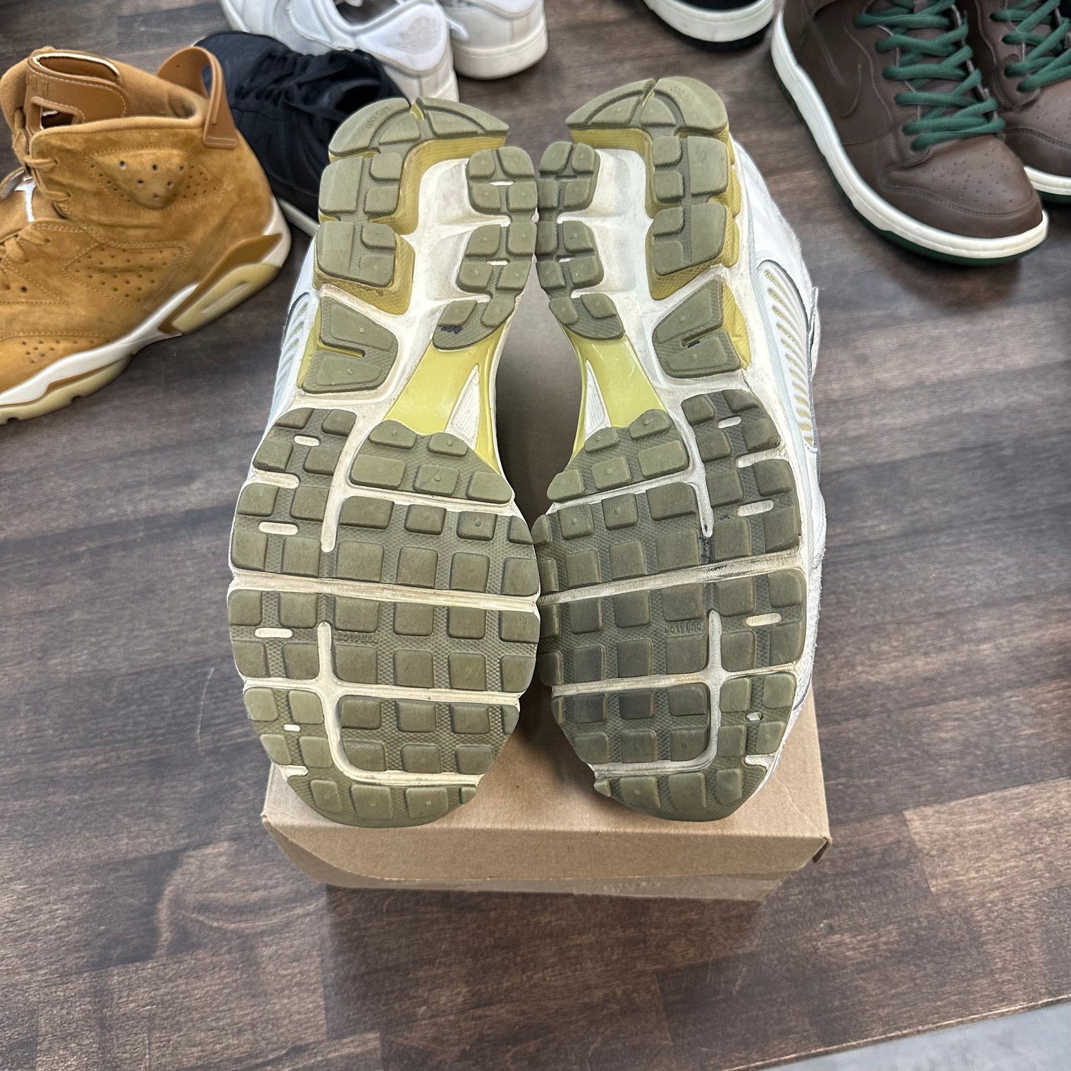 Nike Zoom Vomero 5 Neutral Olive (USED,No Box)