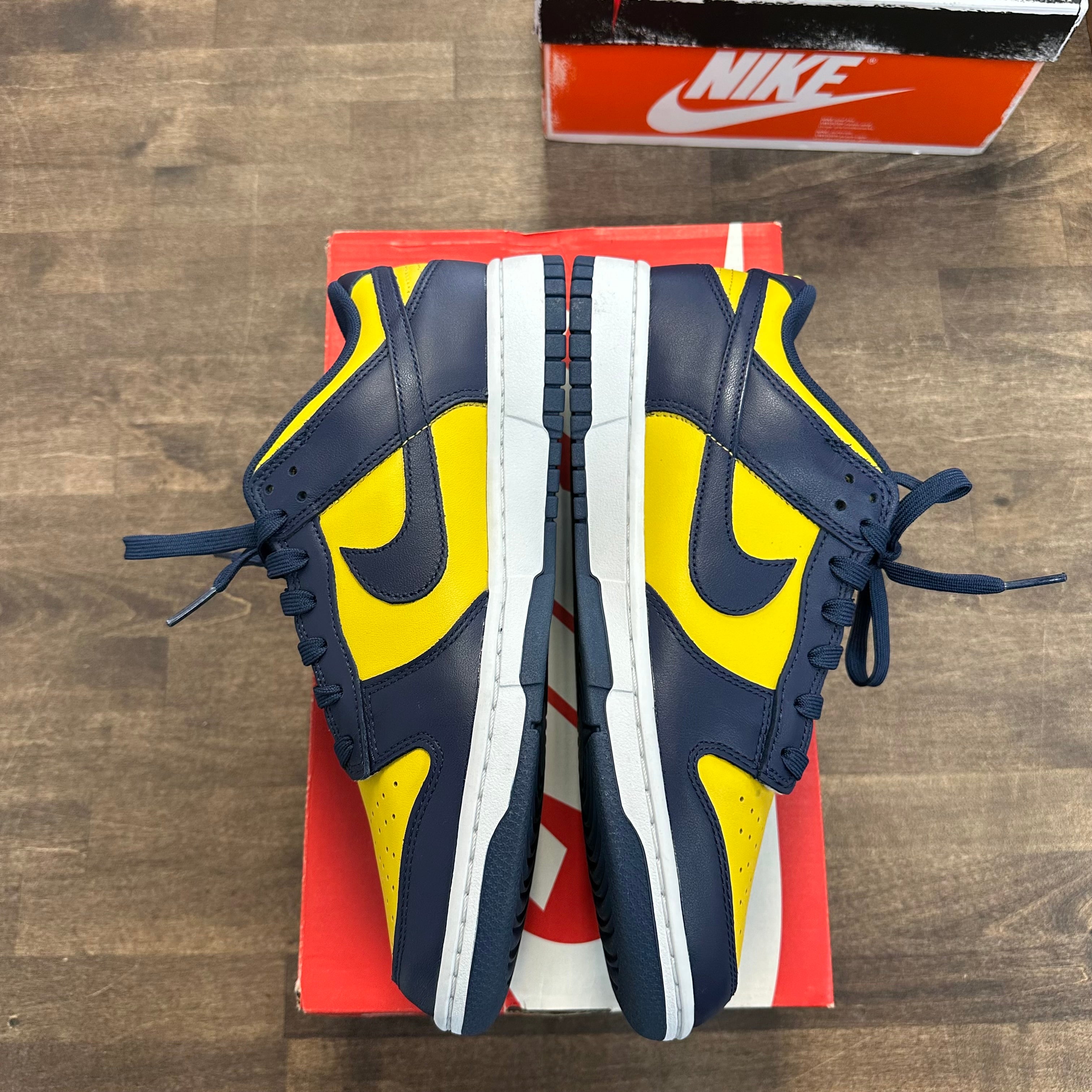 Nike Dunk Low Michigan (2021) Size 9 (Pre-Owned)