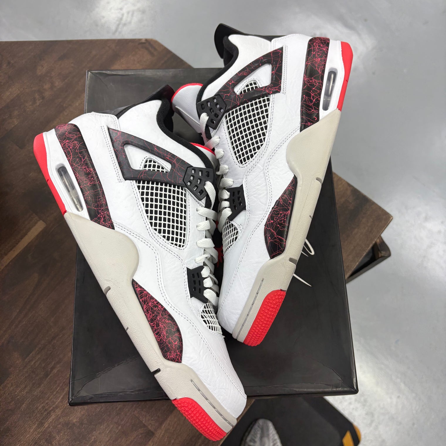 Flight Nostalgia Jordan 4 Retro (USED)