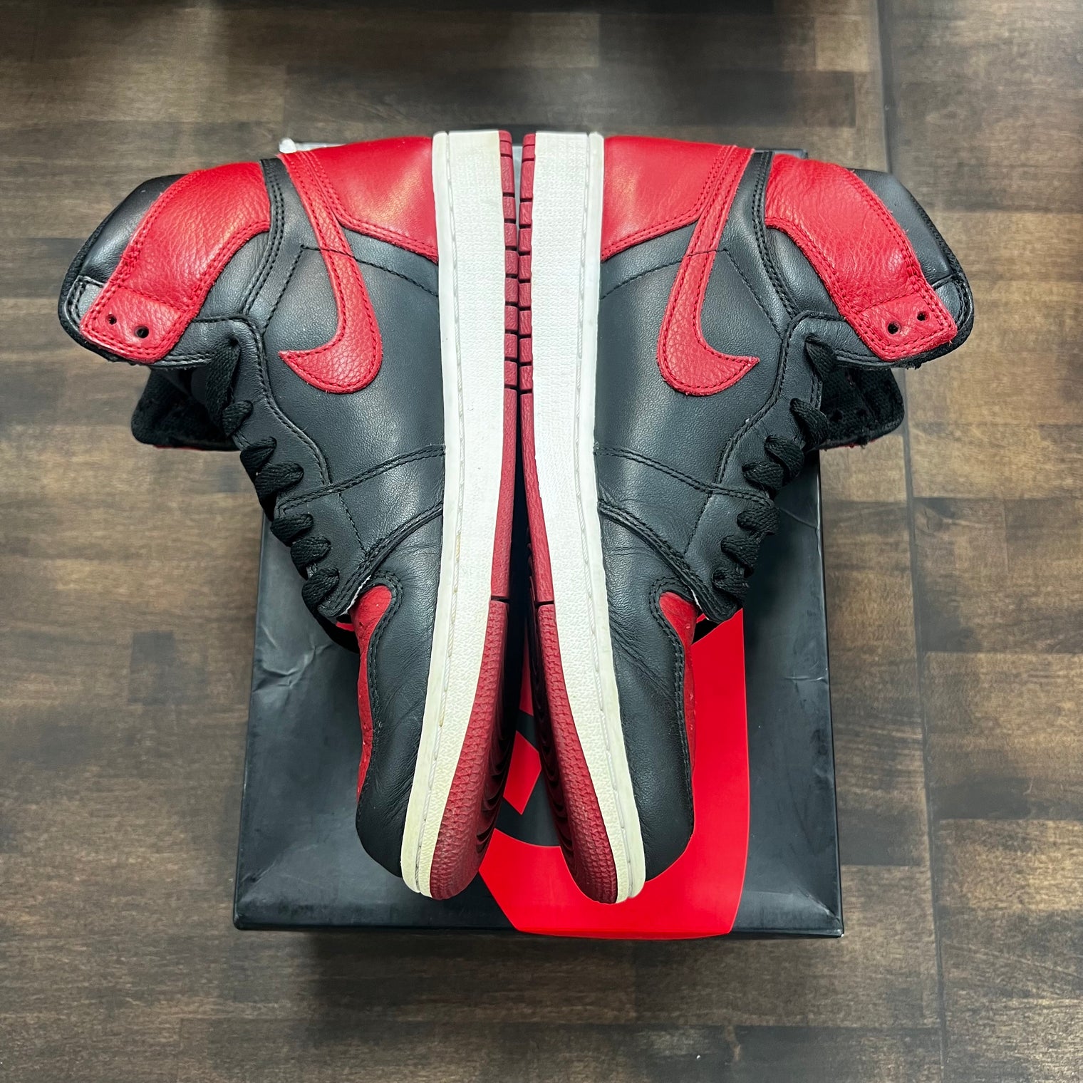 Banned Jordan 1 Retro High OG (USED)