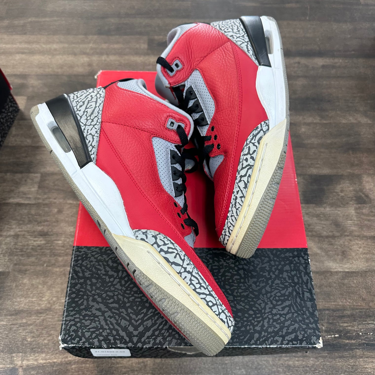 Unite Red Jordan 3 Retro (USED)