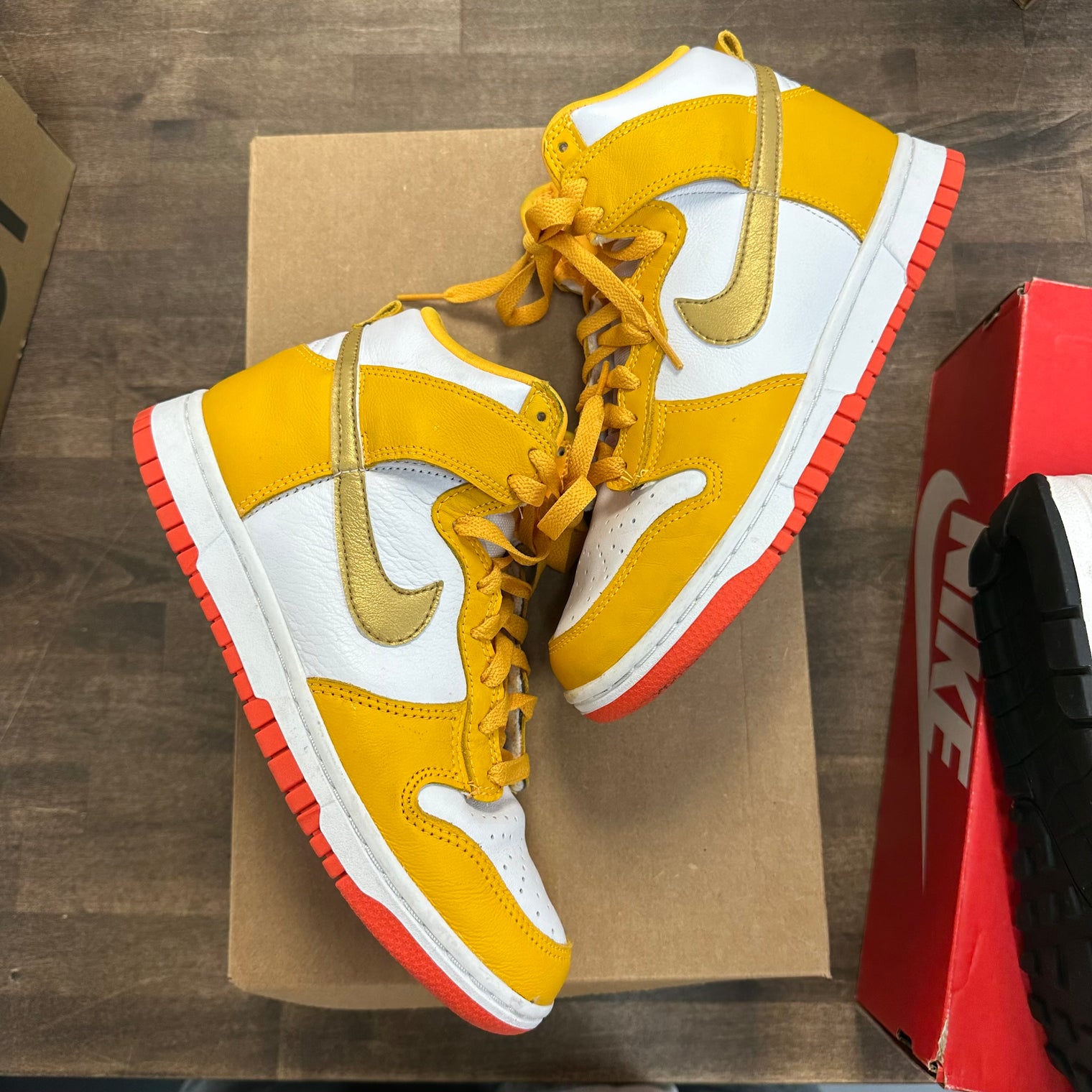 University Gold Dunk High (W) (USED,No Box)