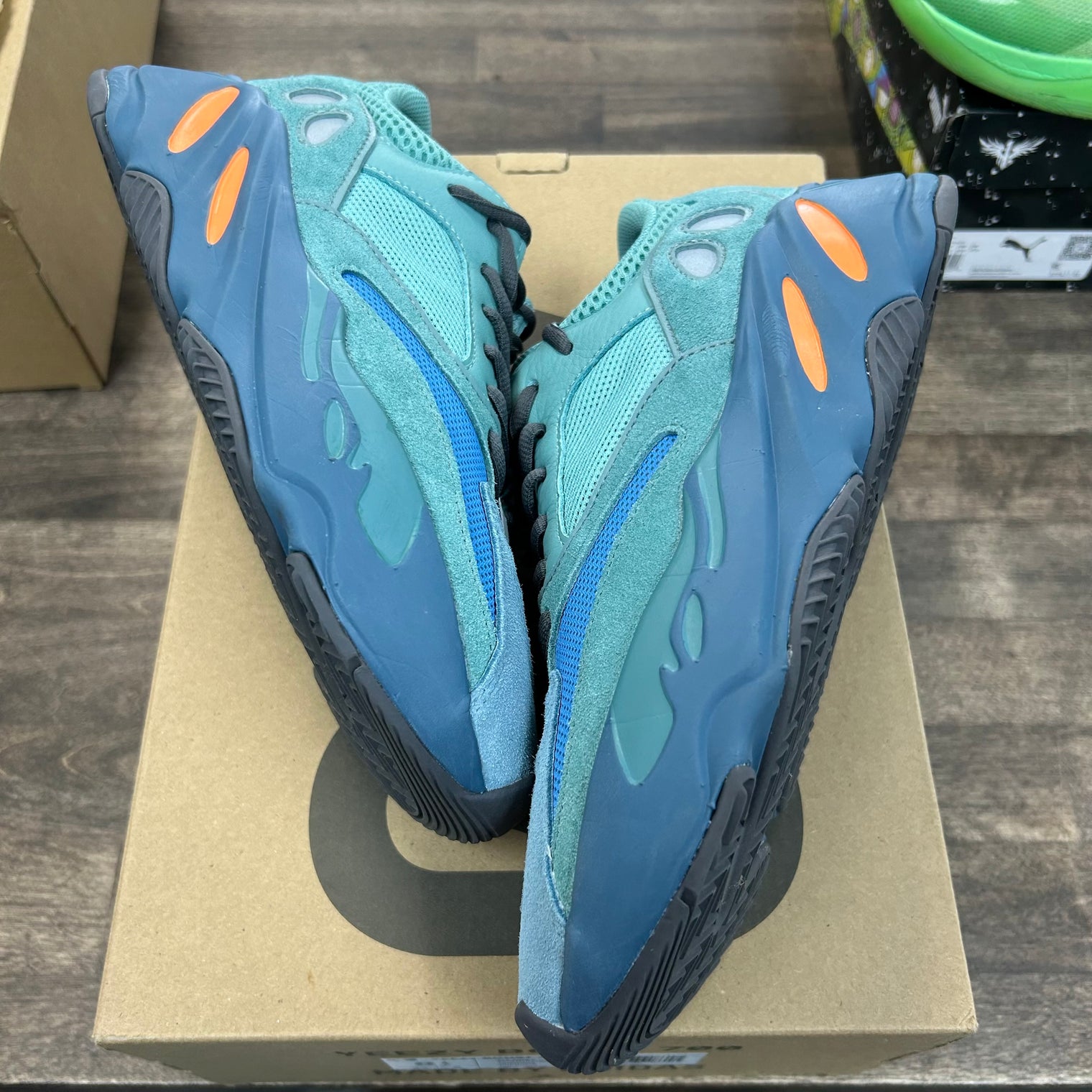 Fade Azure Yeezy 700 (USED)