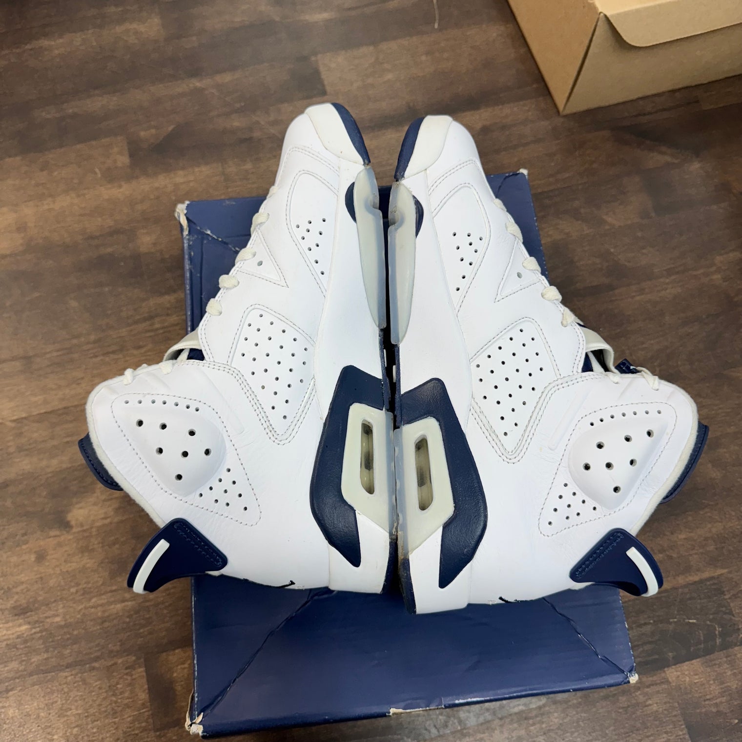Midnight Navy Jordan 6 (USED)