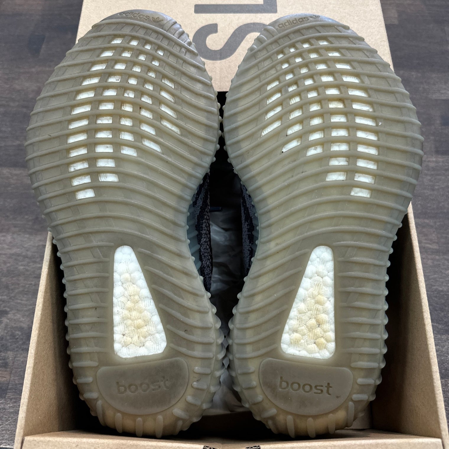Beluga Yeezy 350 (USED, Replacement Box)
