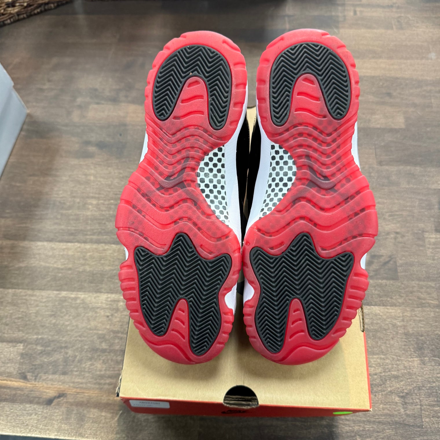 Playoffs Bred Jordan 11 Retro (Lightly Worn)