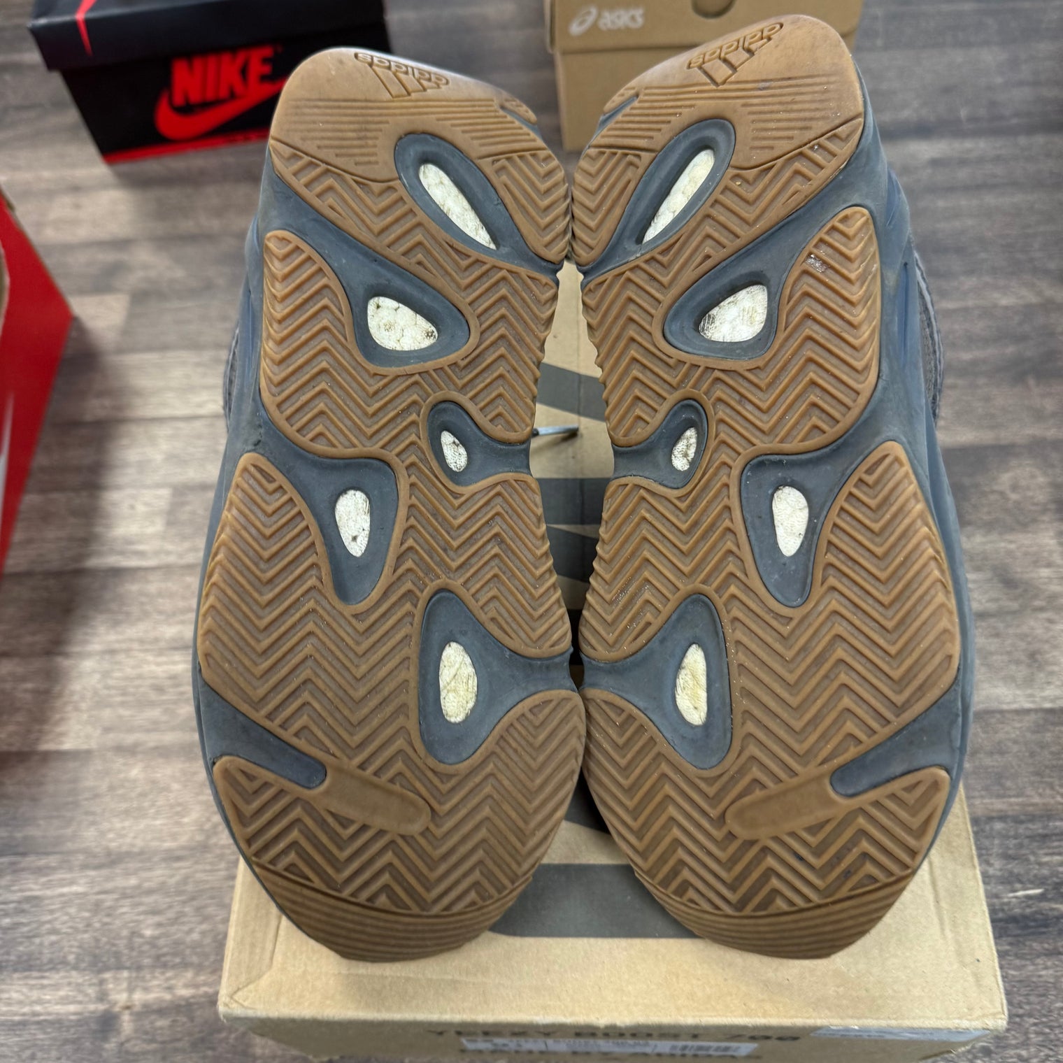 Geode Yeezy 700 V2 (USED)