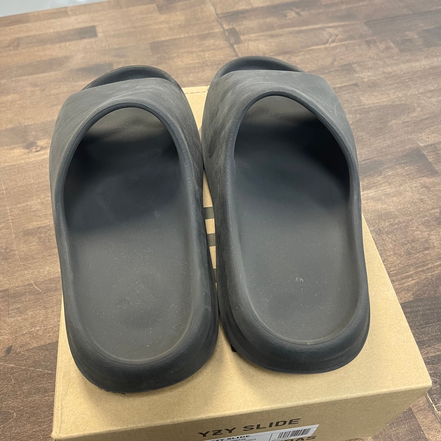 Onyx Yeezy Slide (USED)