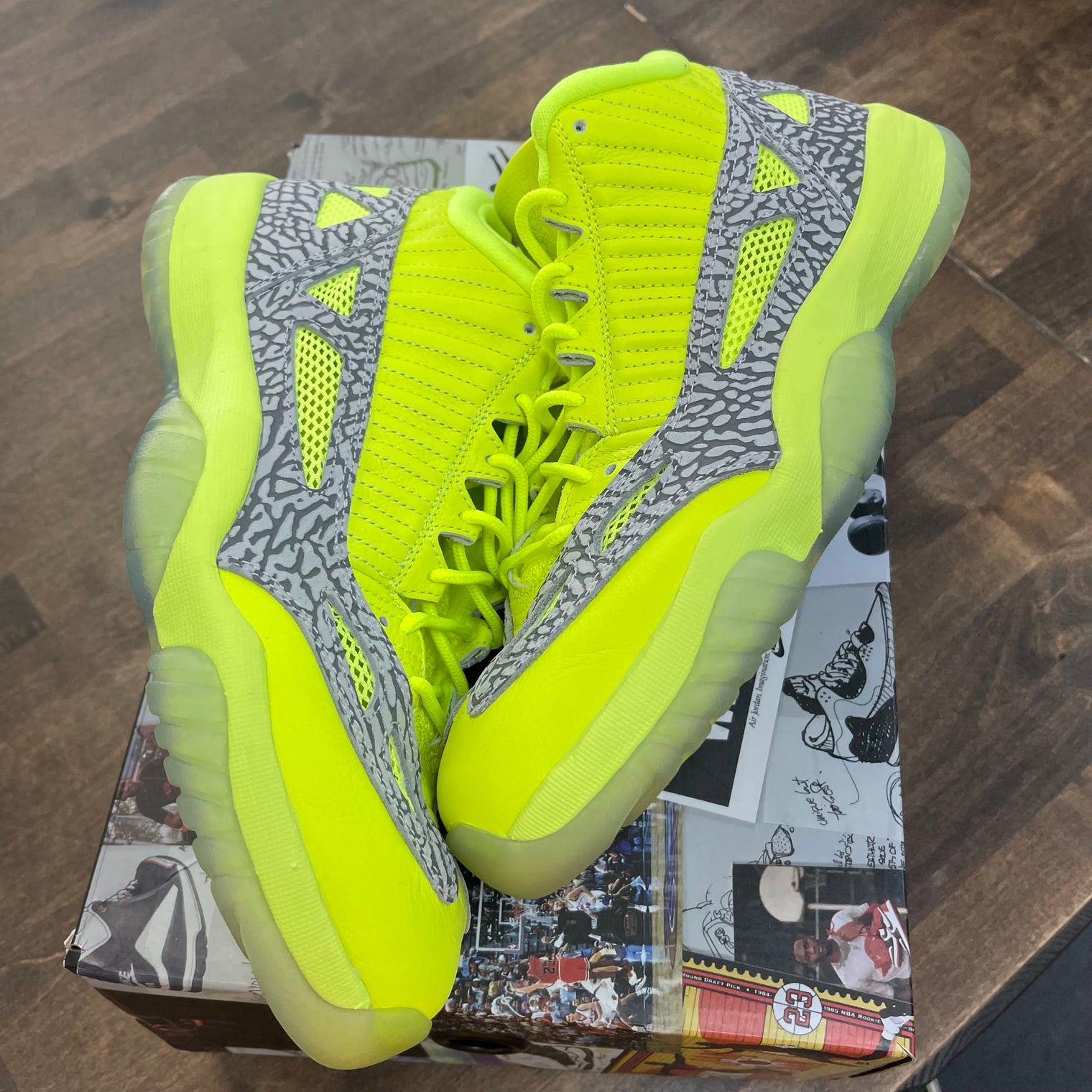 Volt Jordan 11 Low IE (USED)