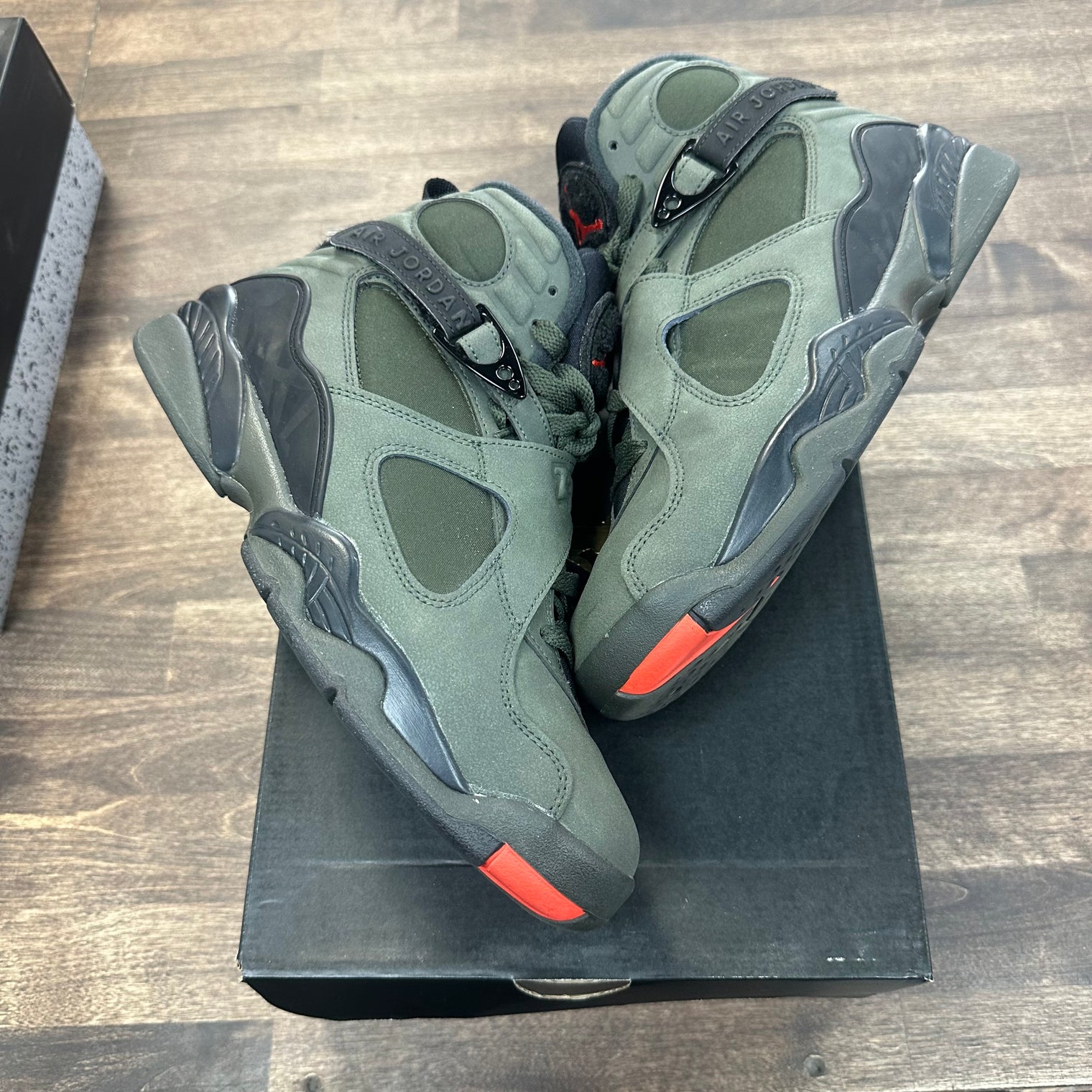 Take Flight Undefeated Jordan 8 Retro (USED)